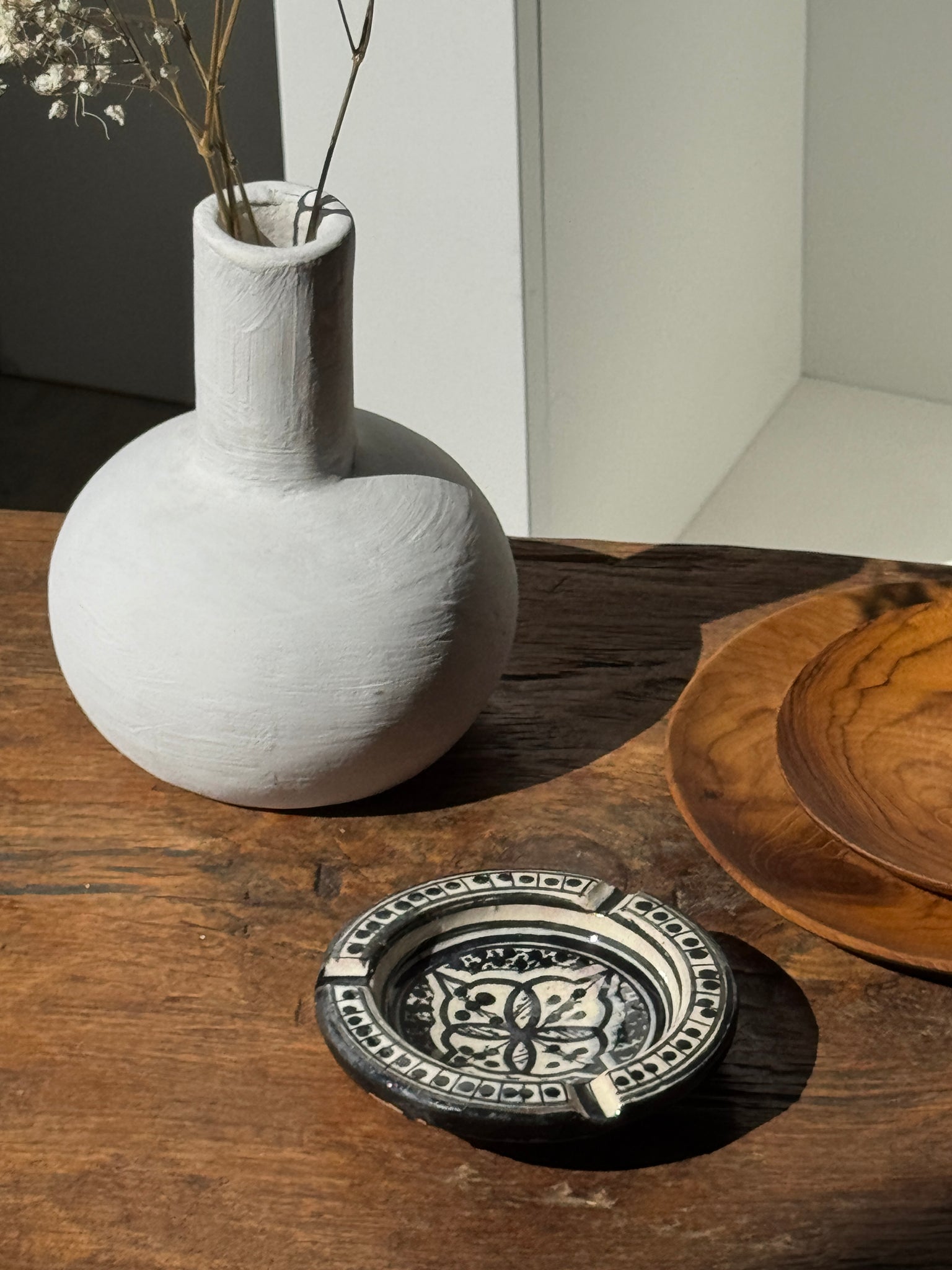 Cendrier artisanal marocain Safi noir et blanc peint à la main