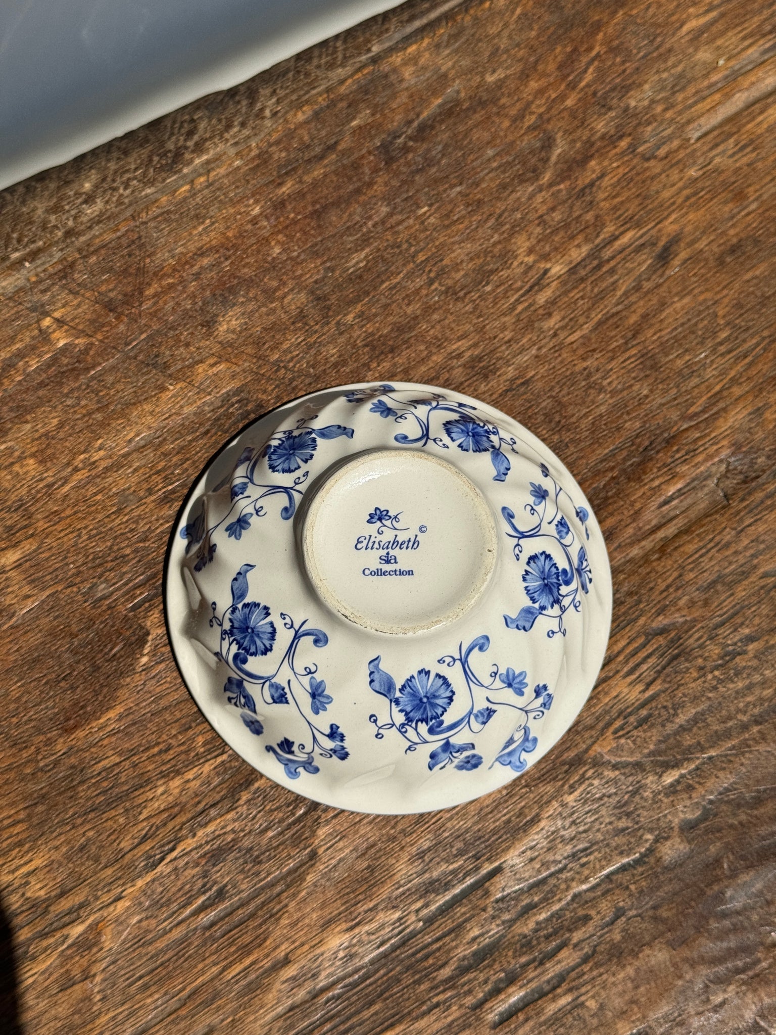 Petit bol blanc à motif de fleurs bleues Elisabeth Sia Collection