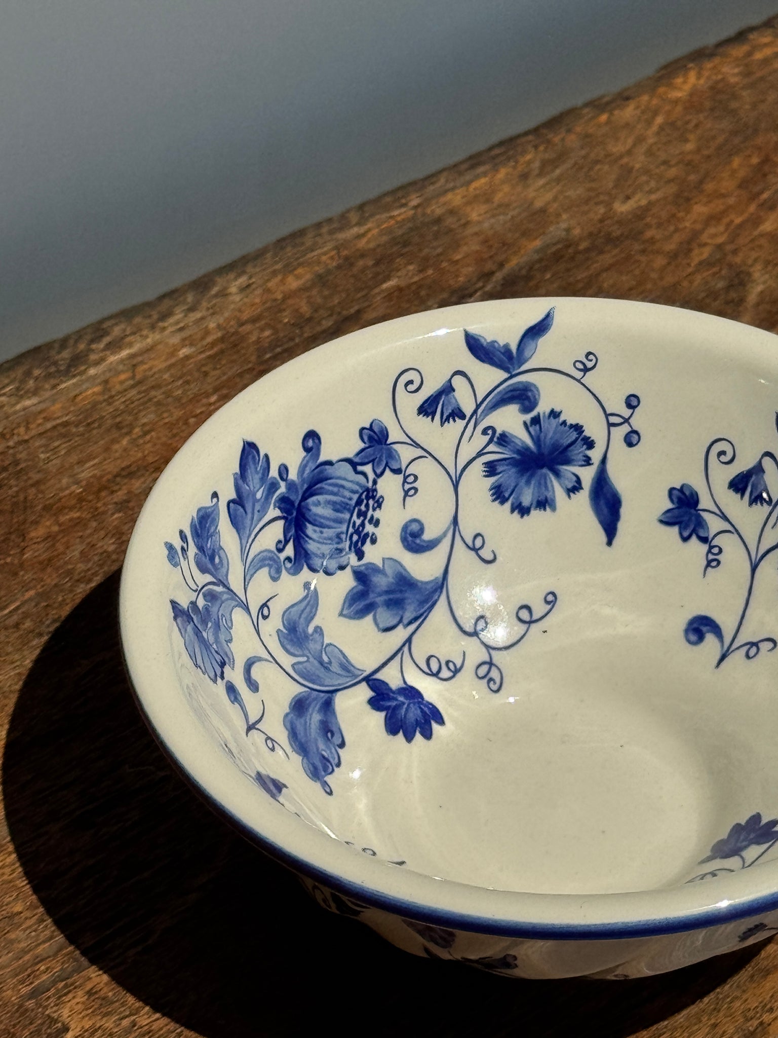 Petit bol blanc à motif de fleurs bleues Elisabeth Sia Collection