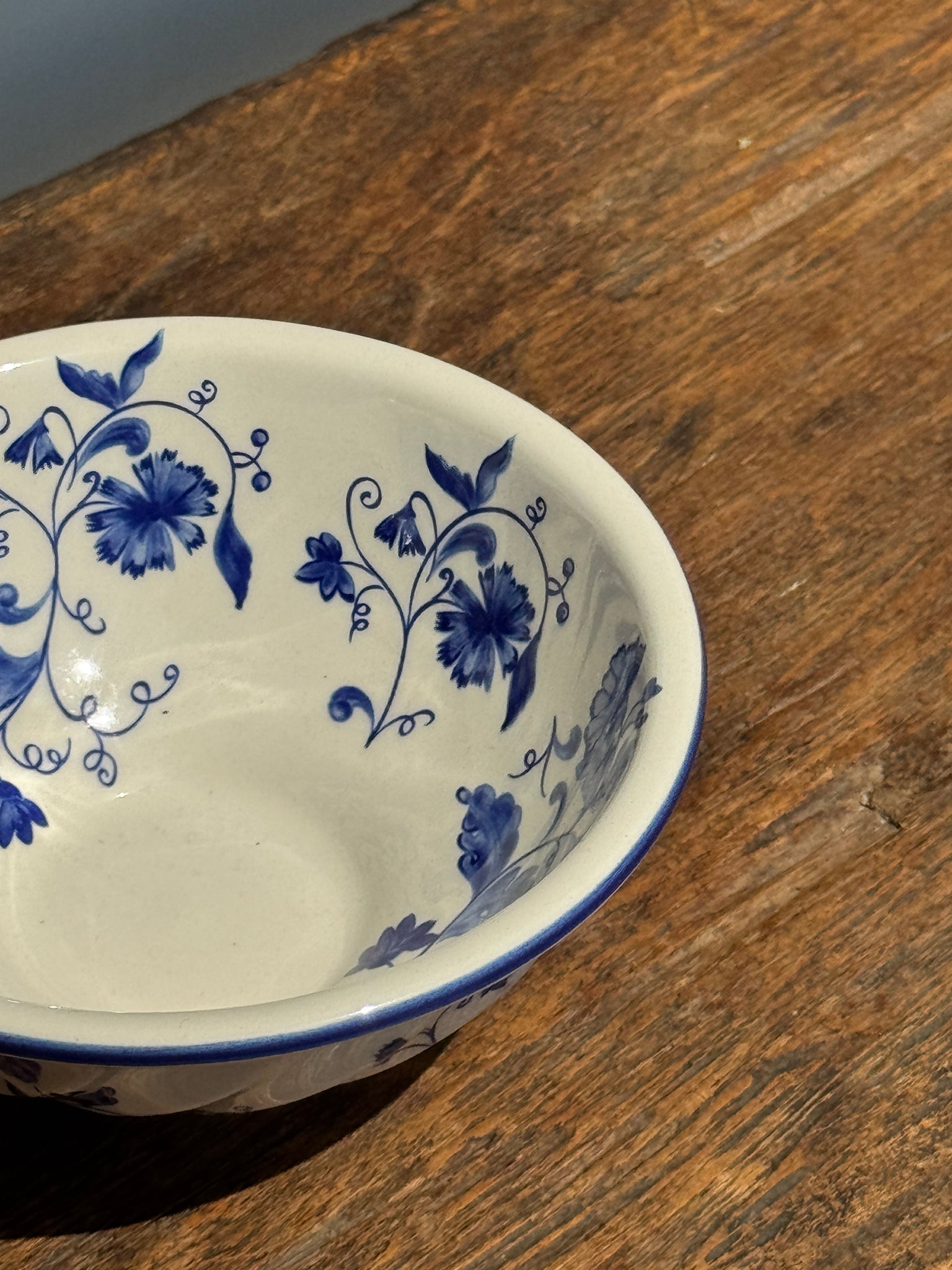 Petit bol blanc à motif de fleurs bleues Elisabeth Sia Collection