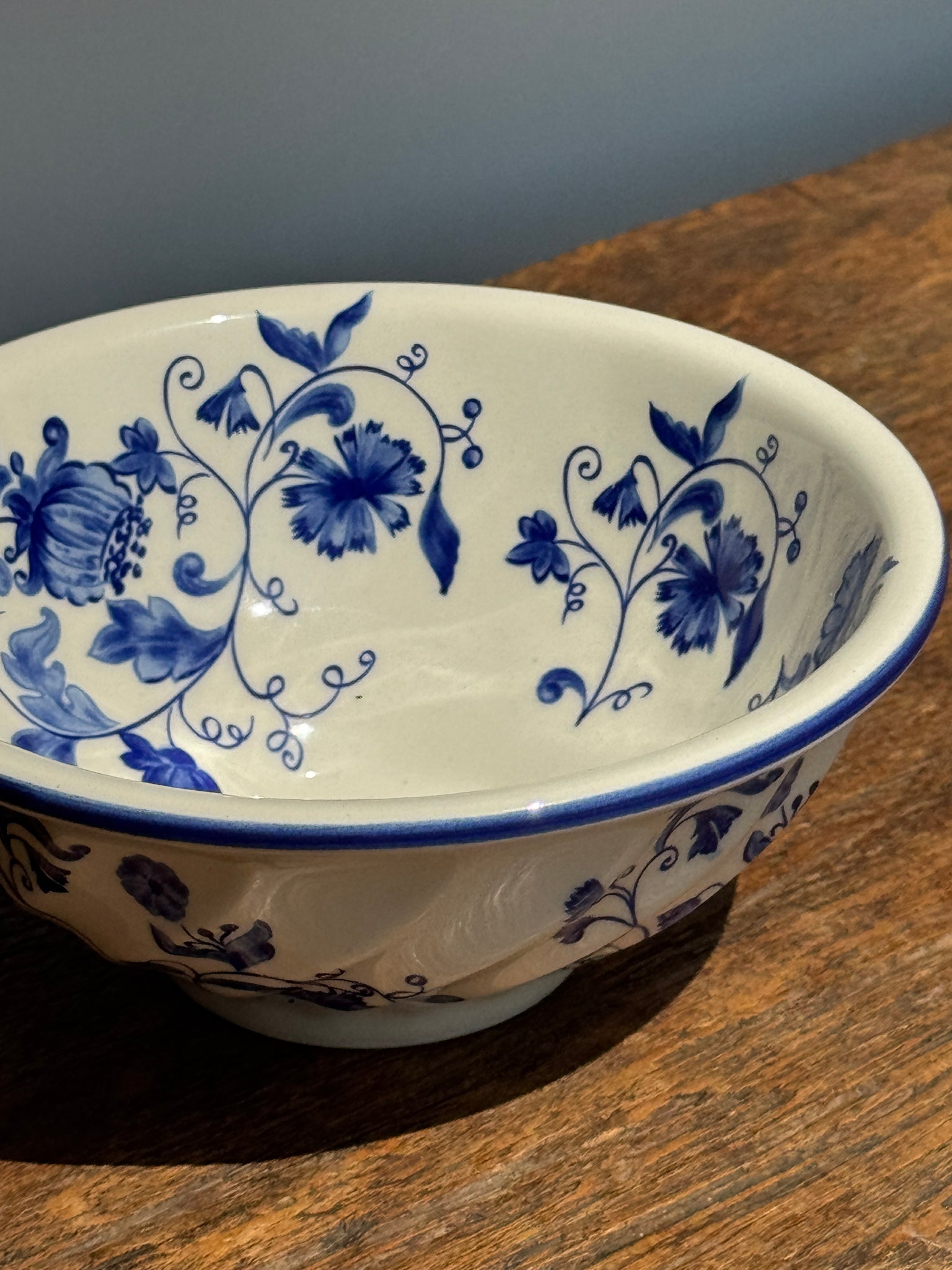 Petit bol blanc à motif de fleurs bleues Elisabeth Sia Collection