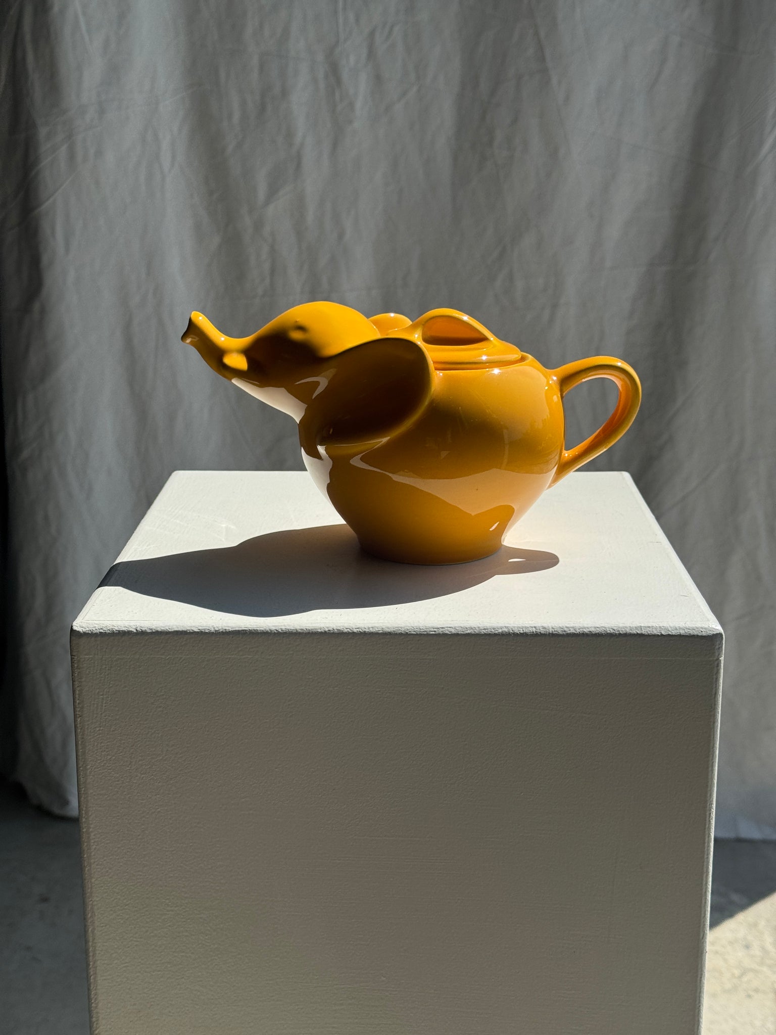 Théière éléphant vintage jaune