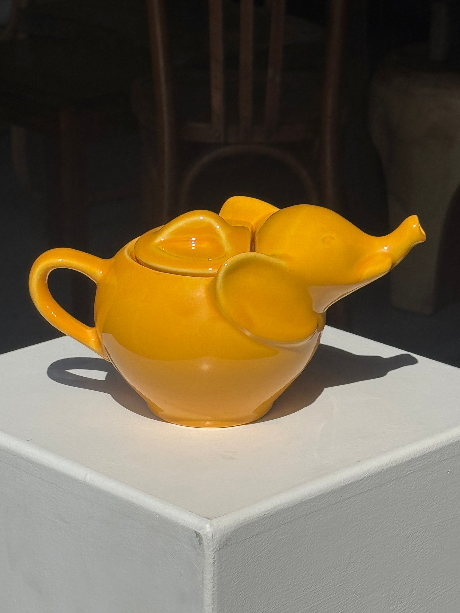 Théière éléphant vintage jaune