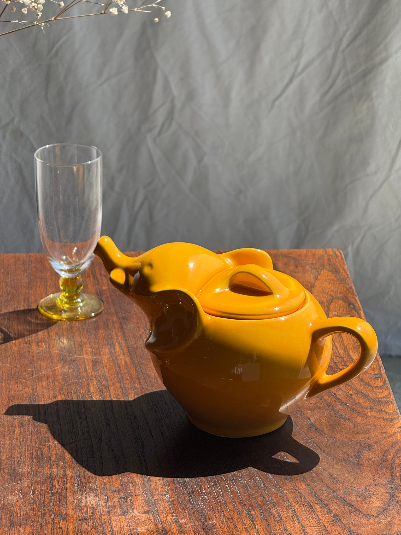 Théière éléphant vintage jaune