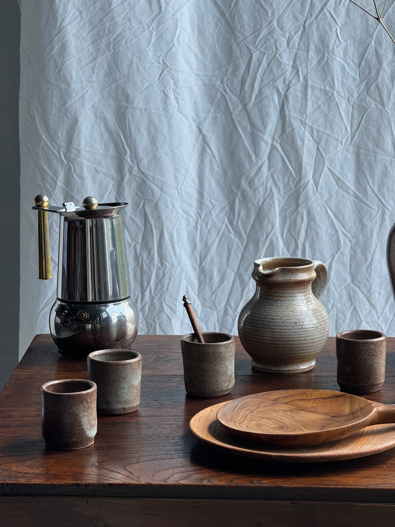 Mini carafe en grès du Marais beige à stries H11,5