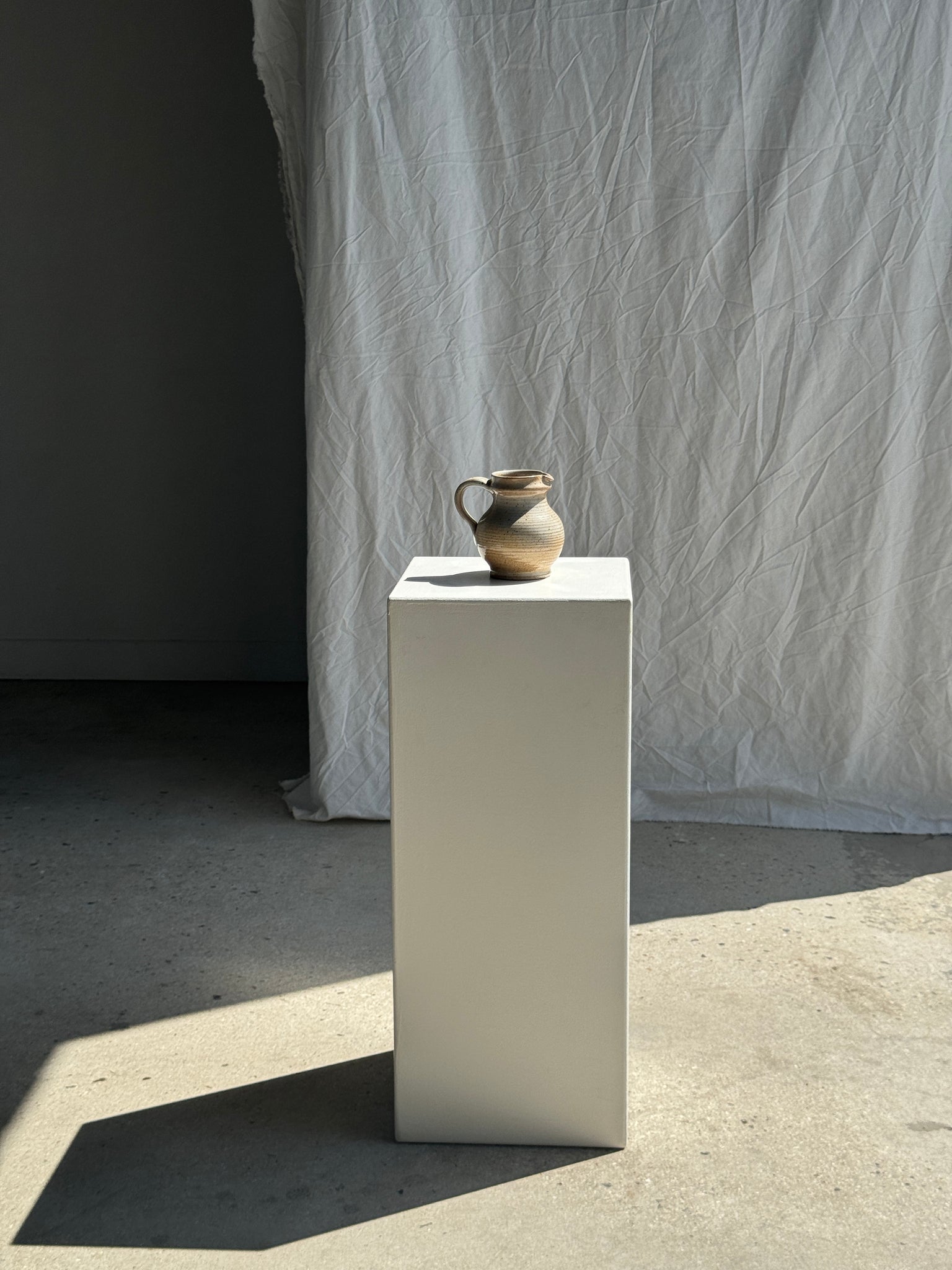 Mini carafe en grès du Marais beige à stries H11,5