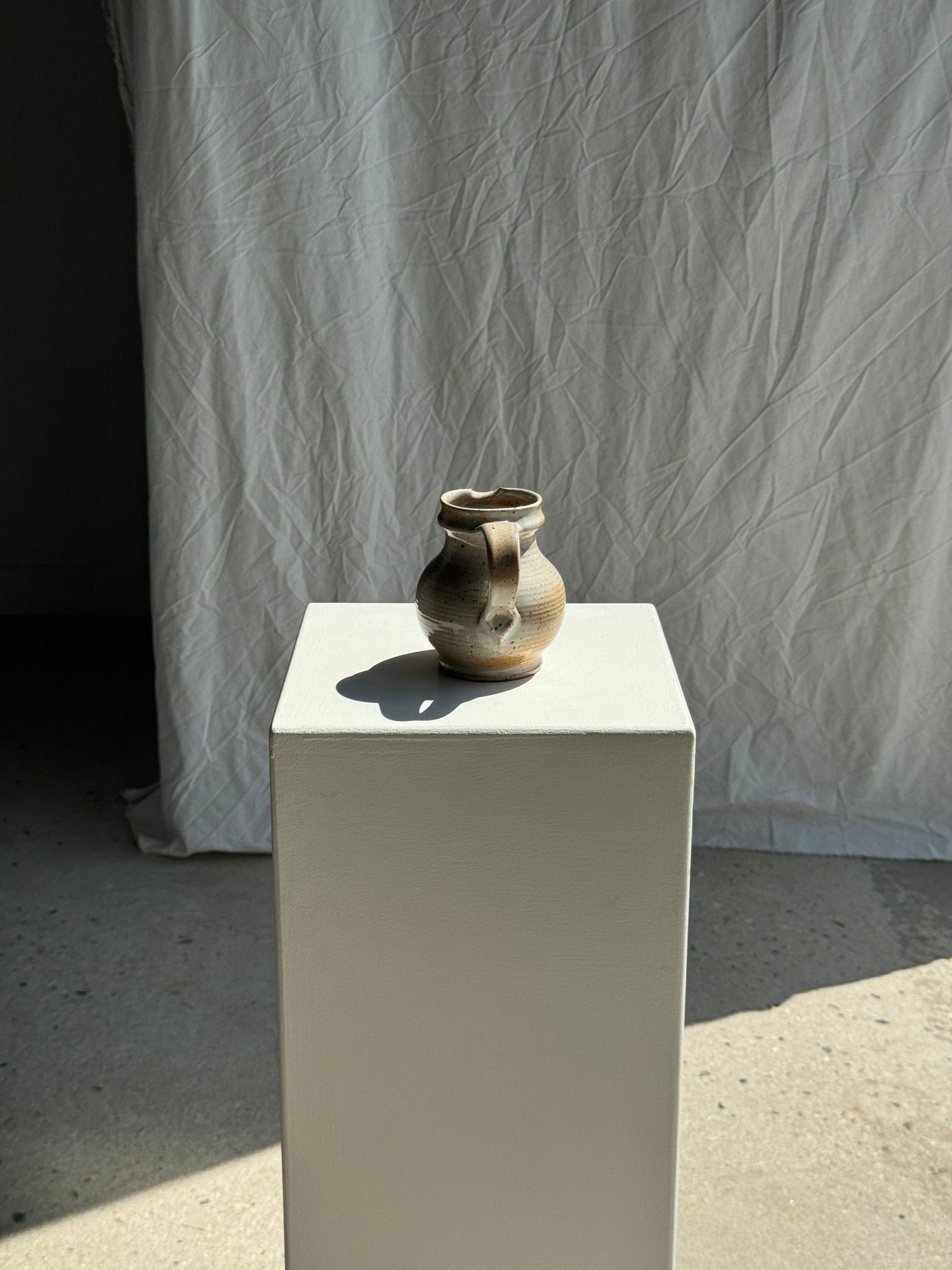 Mini carafe en grès du Marais beige à stries H11,5