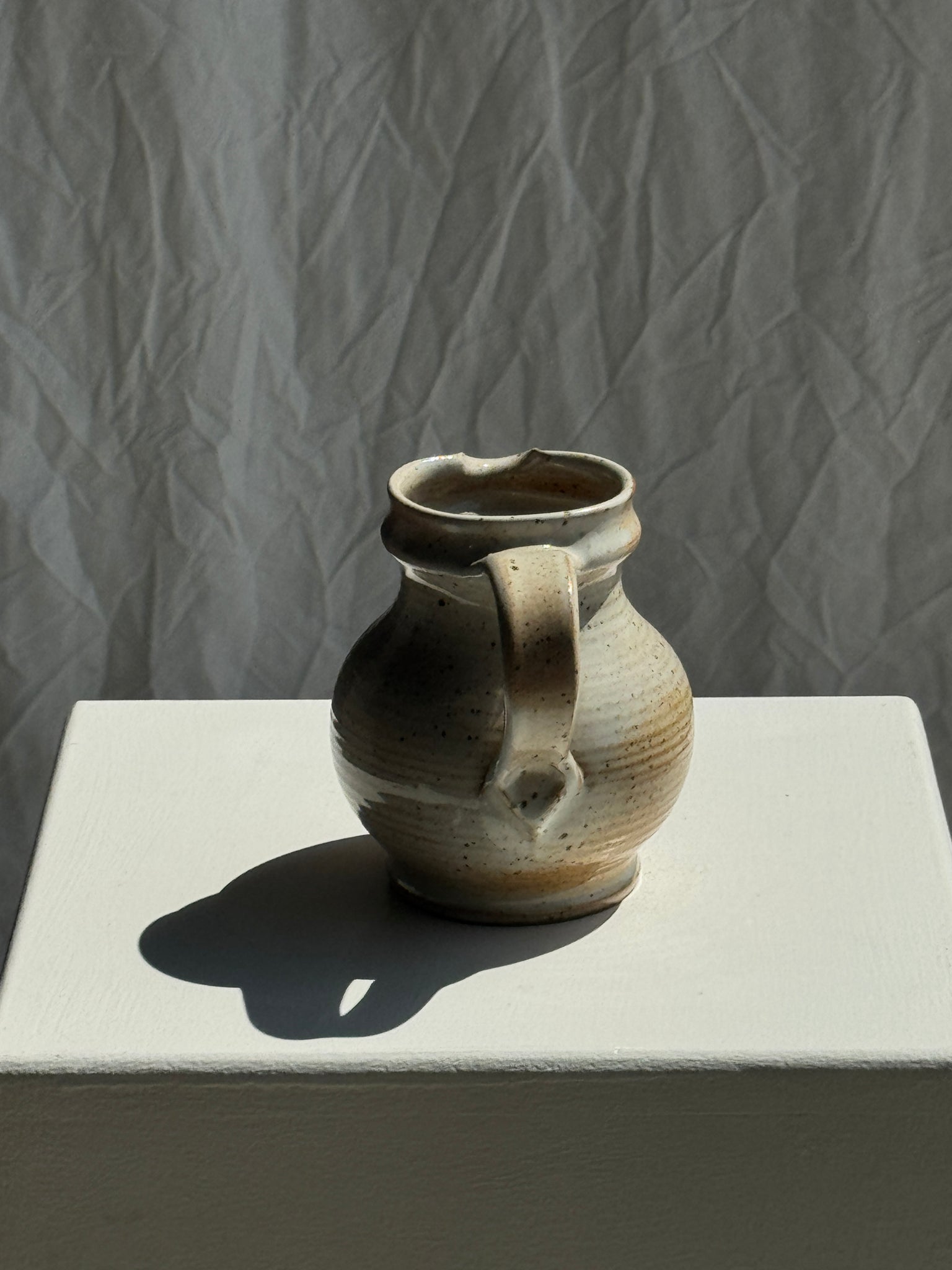 Mini carafe en grès du Marais beige à stries H11,5