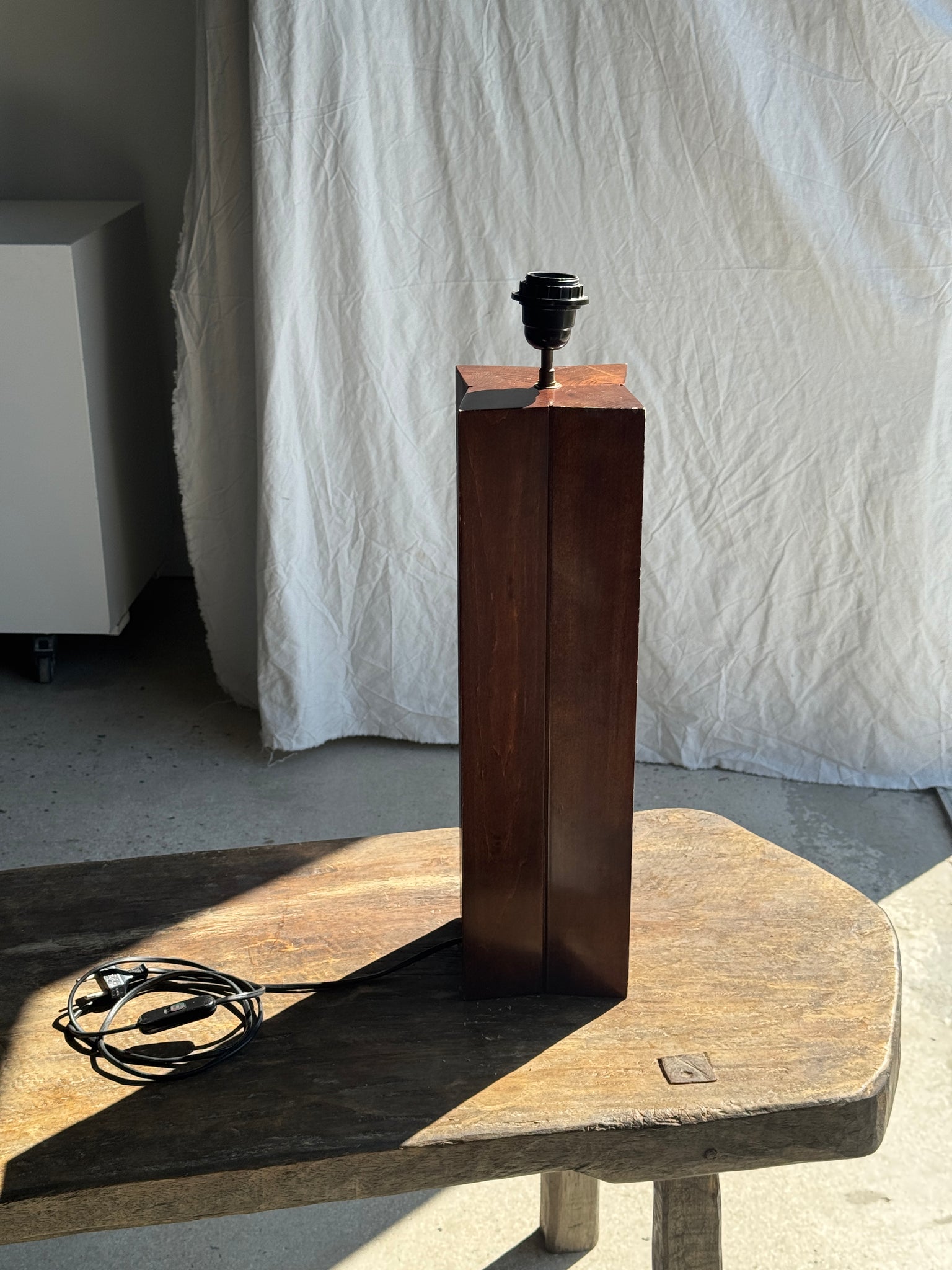 Grand pied de lampe en bois vintage rectangulaire H61
