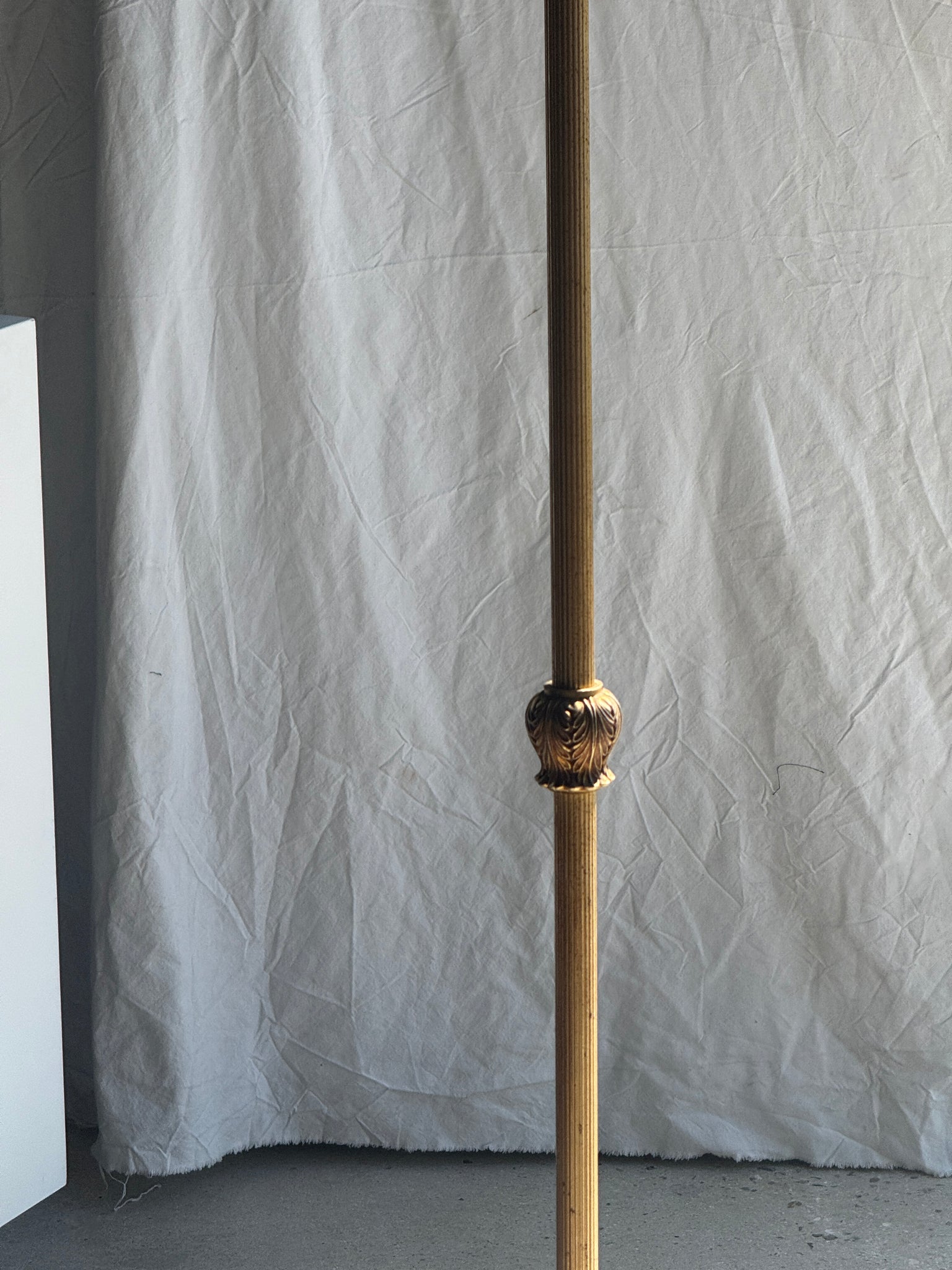 Lampadaire classique doré tripode H 140