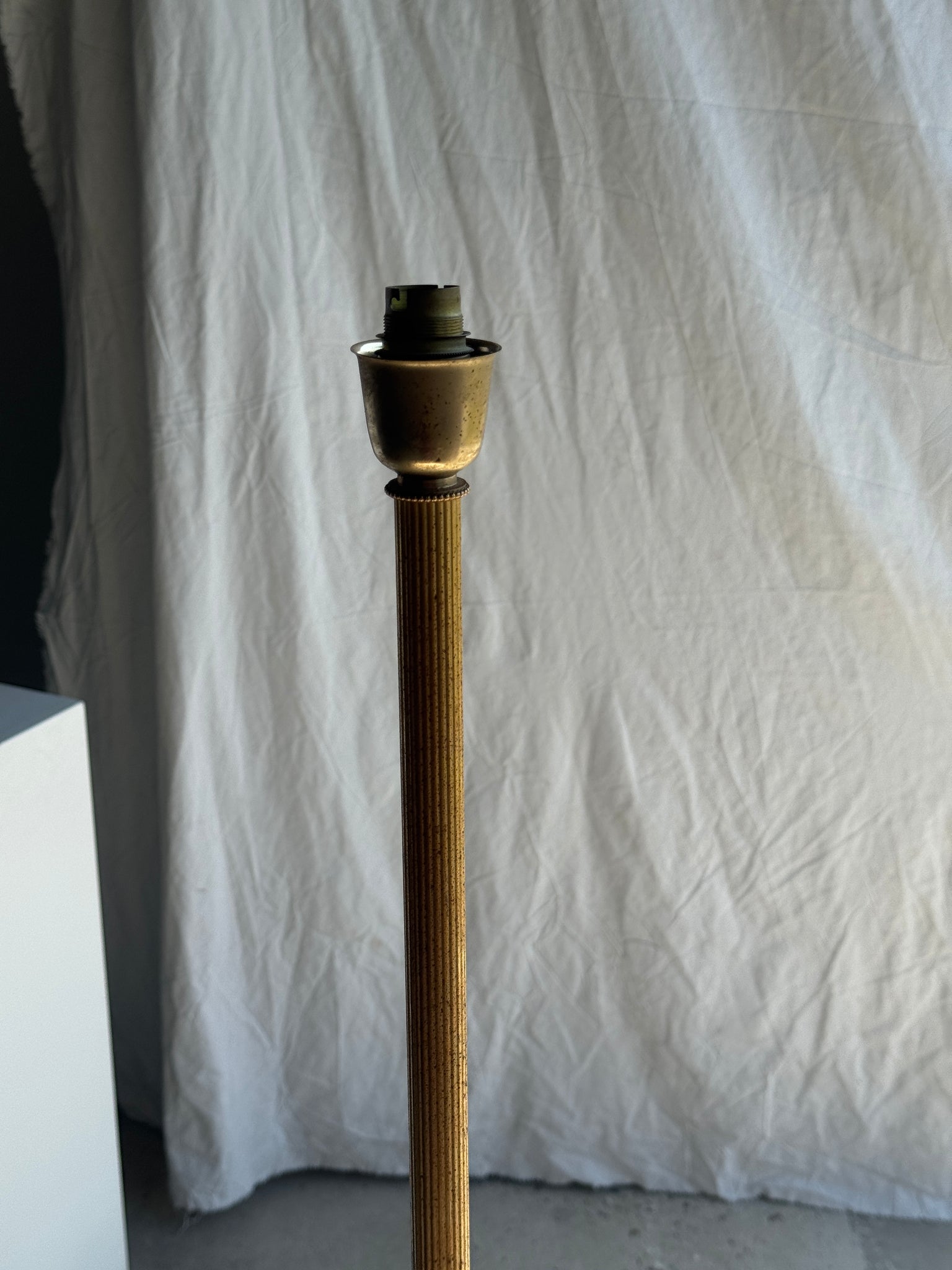 Lampadaire classique doré tripode H 140