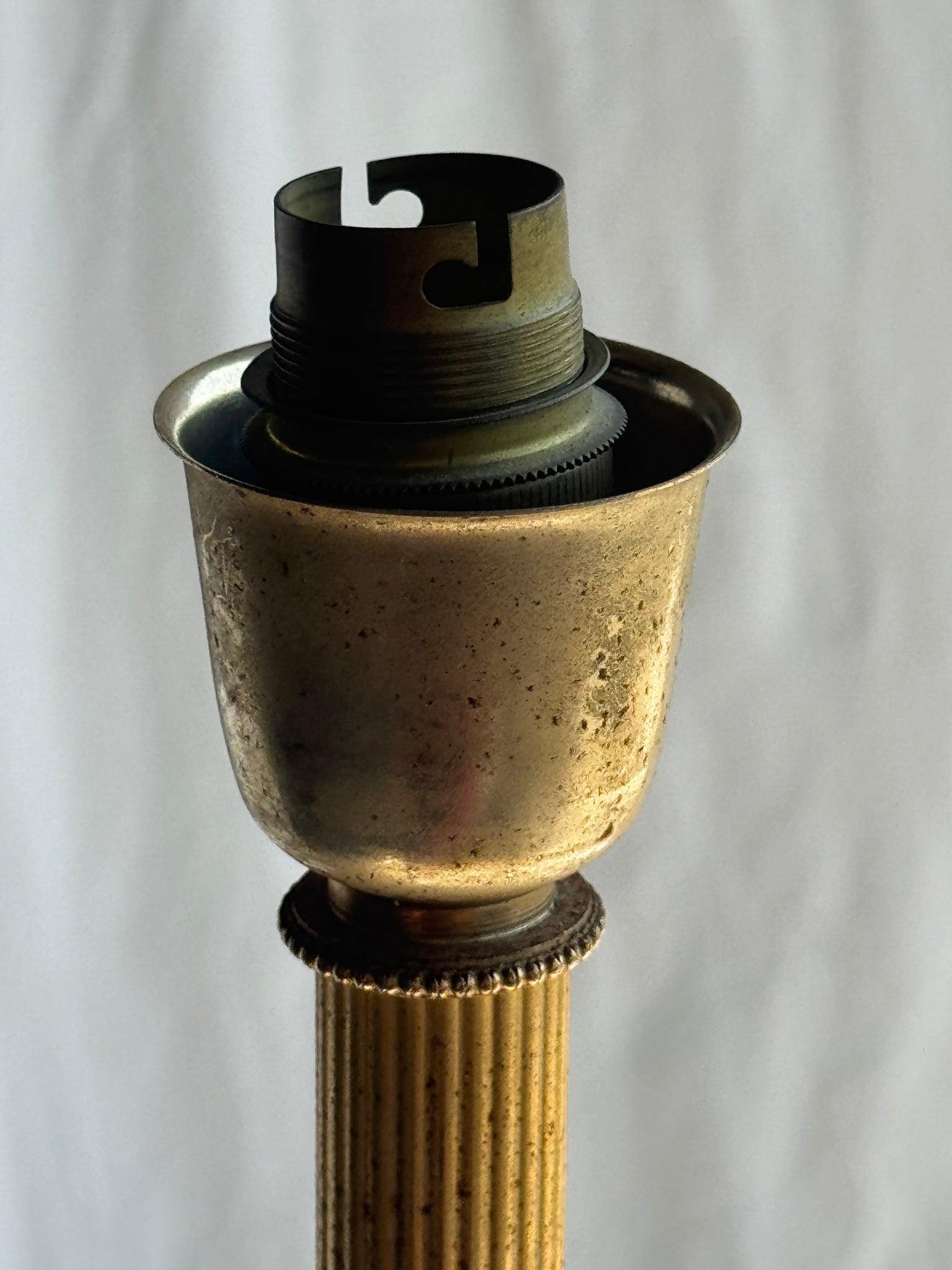 Lampadaire classique doré tripode H 140