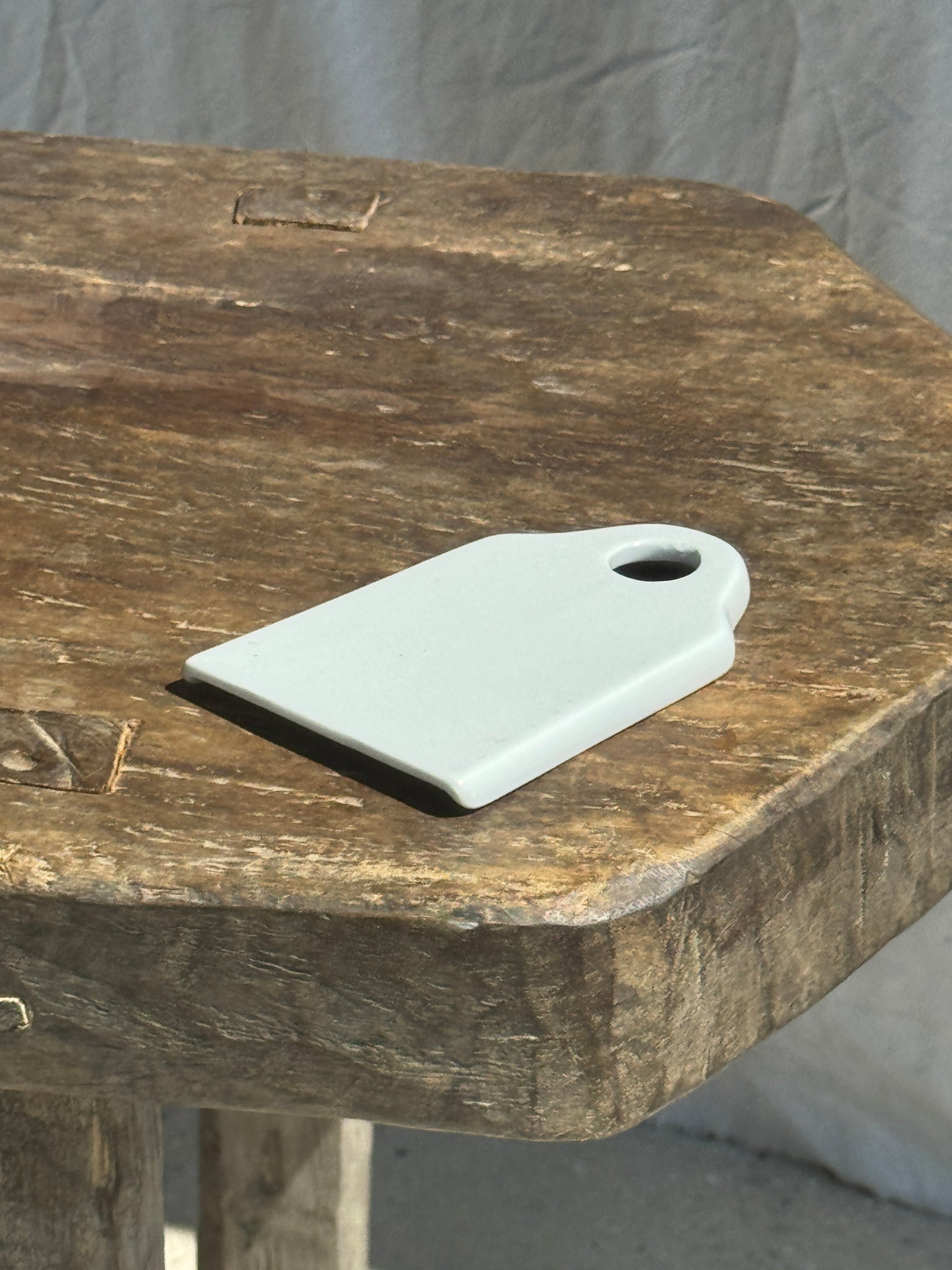 Petite rape à ail en porcelaine blanche