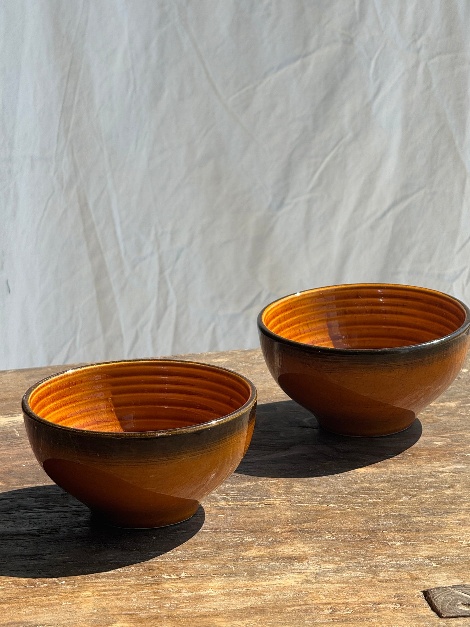 Paire de petits bols orange striés liseré noir