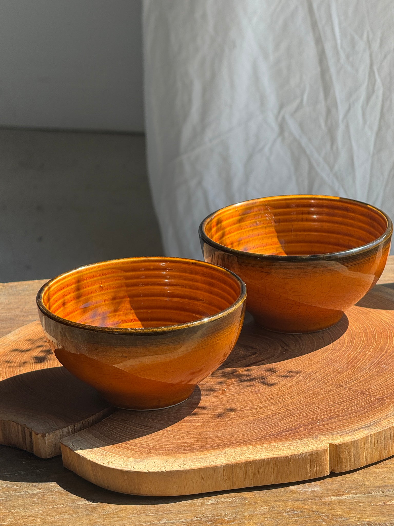 Paire de petits bols orange striés liseré noir