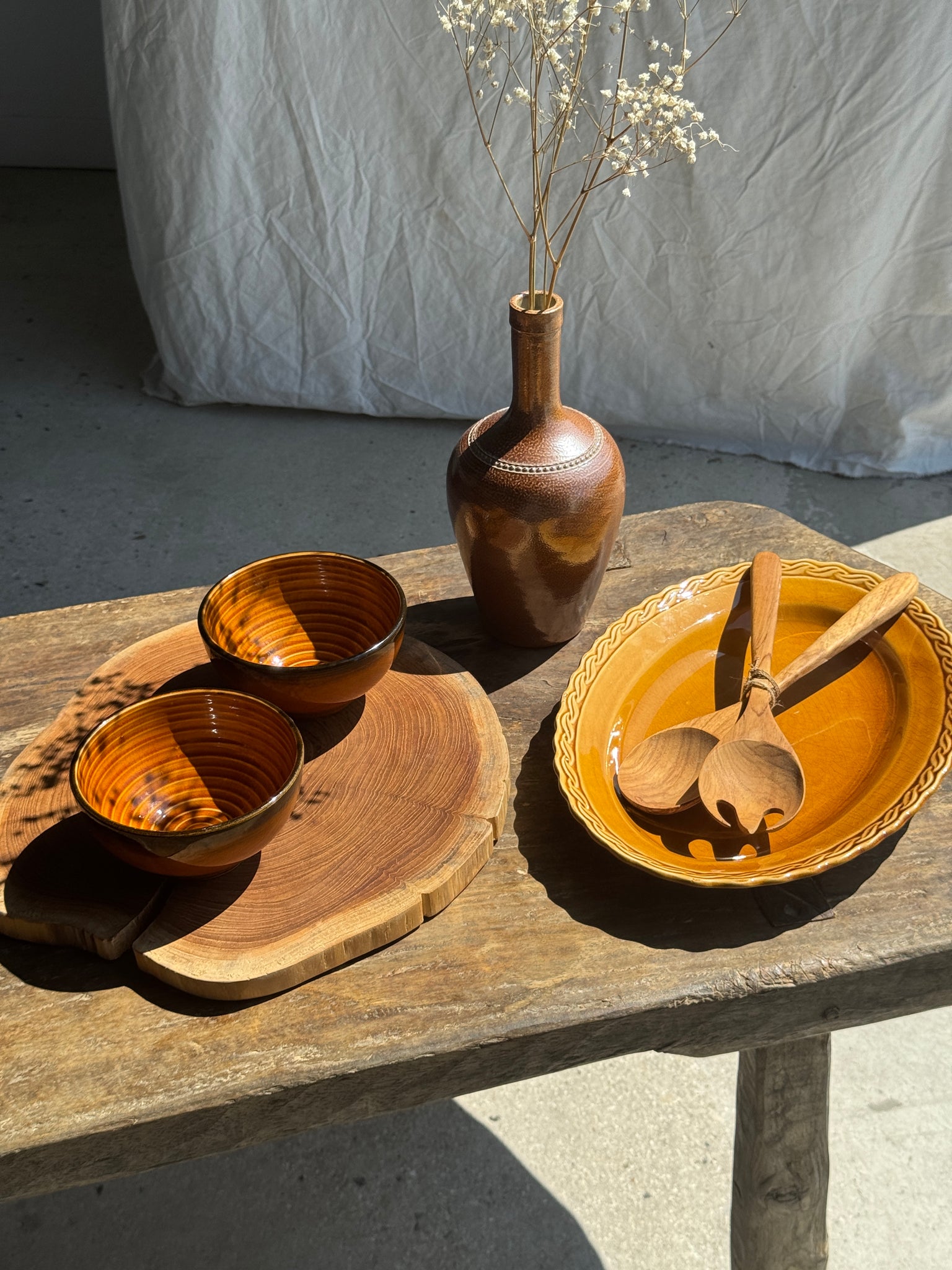 Plat ancien ovale jaune orange frise en bordure L:24