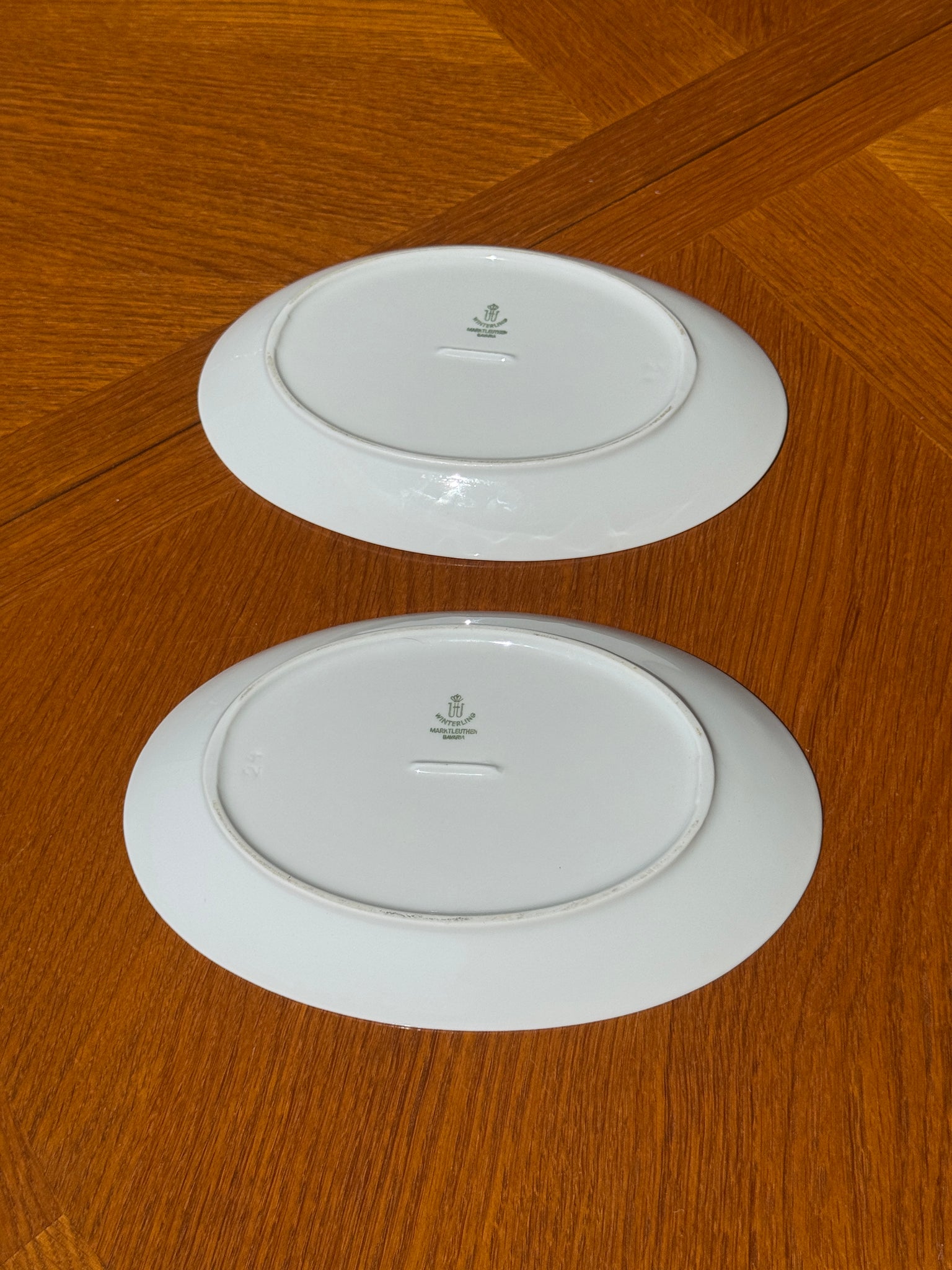 Service en porcelaine allemande Winterling Marktleuthen Bavaria blanche, liseré argenté