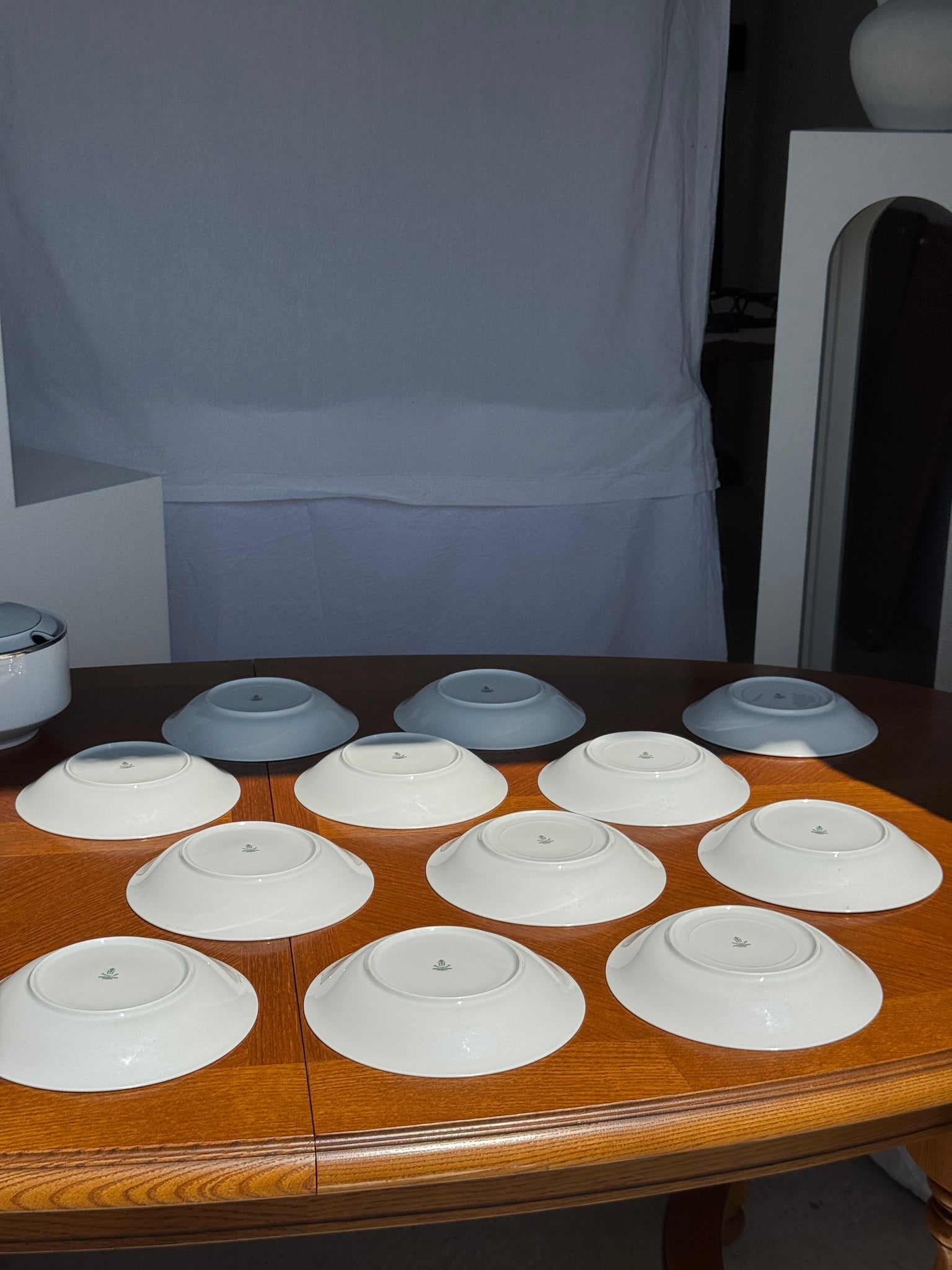 Service en porcelaine allemande Winterling Marktleuthen Bavaria blanche, liseré argenté