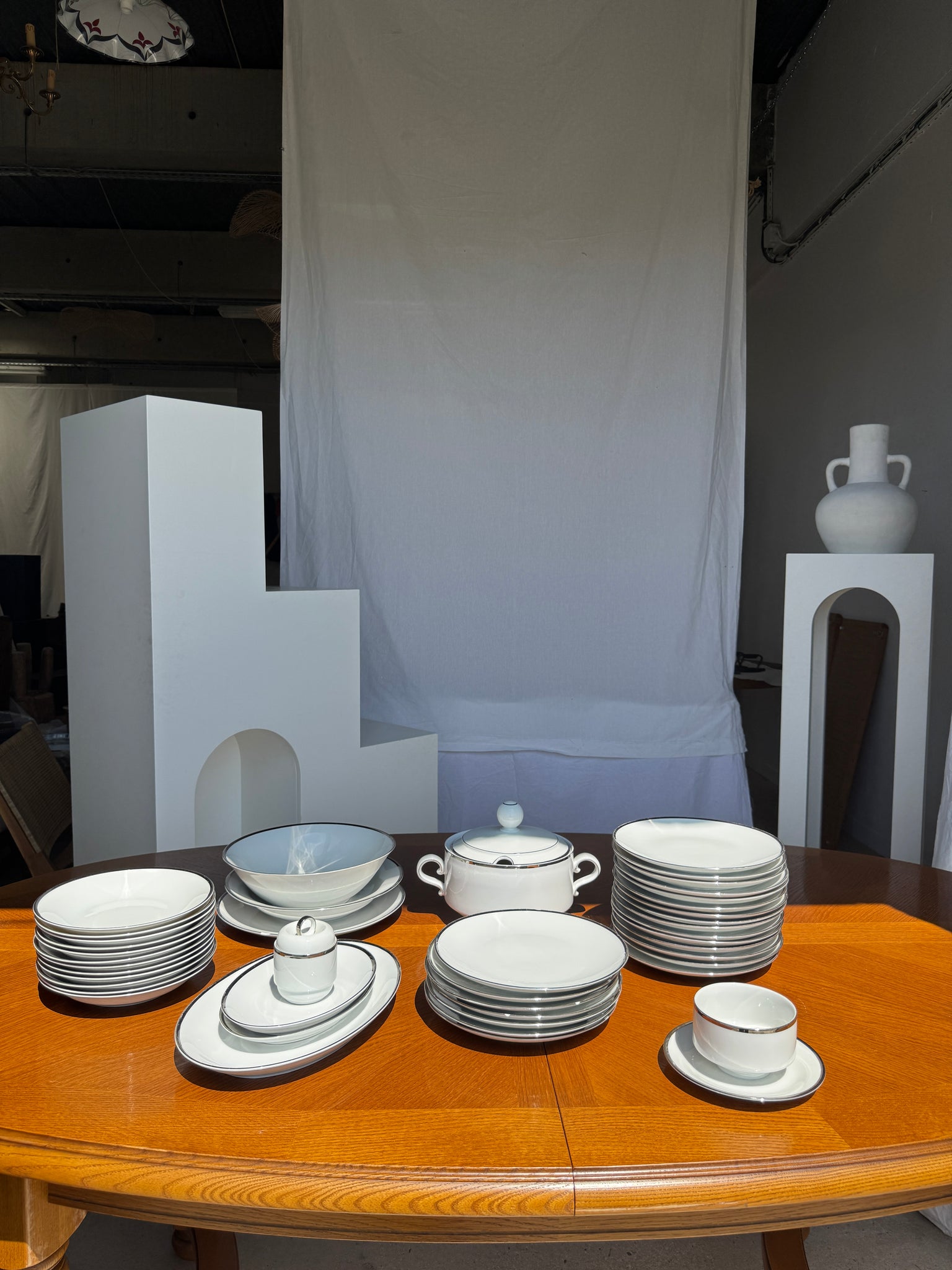 Service en porcelaine allemande Winterling Marktleuthen Bavaria blanche, liseré argenté