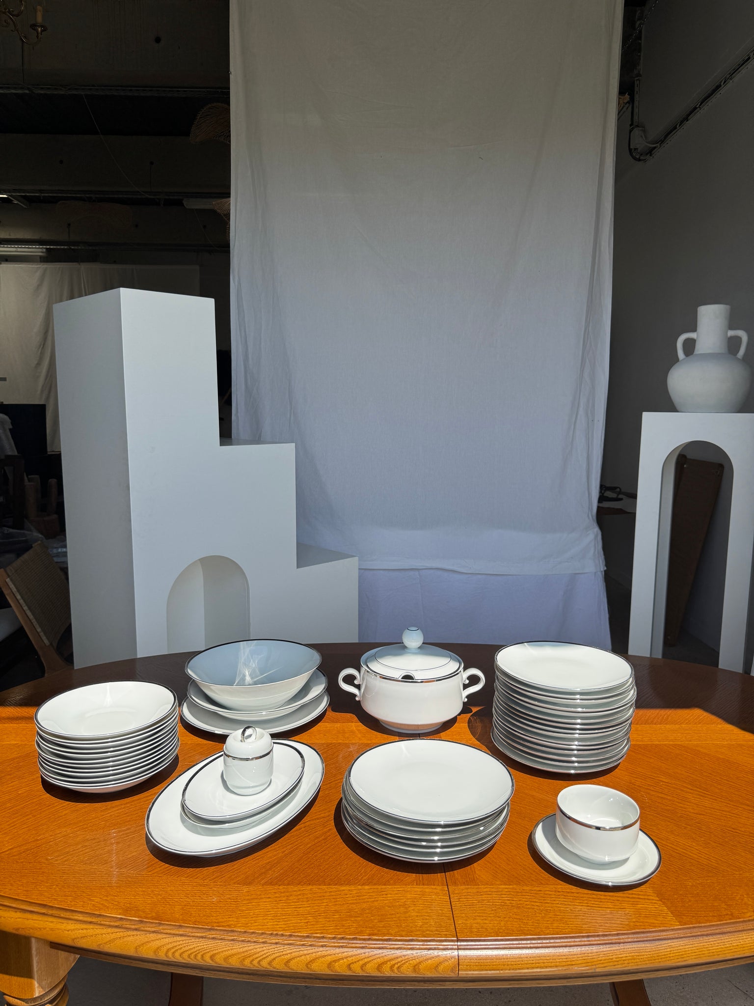 Service en porcelaine allemande Winterling Marktleuthen Bavaria blanche, liseré argenté