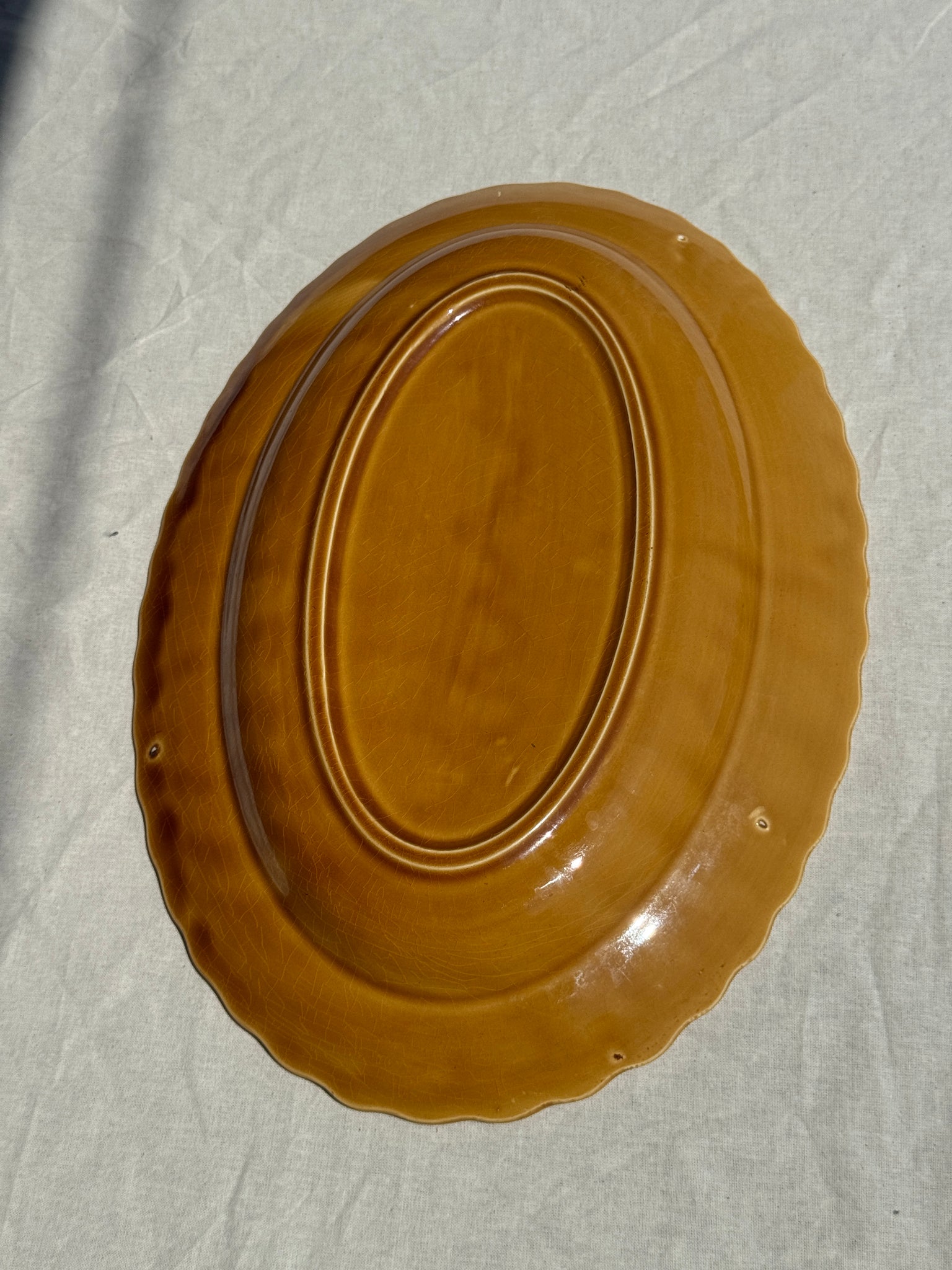 Plat ancien ovale jaune orange frise en bordure L:24