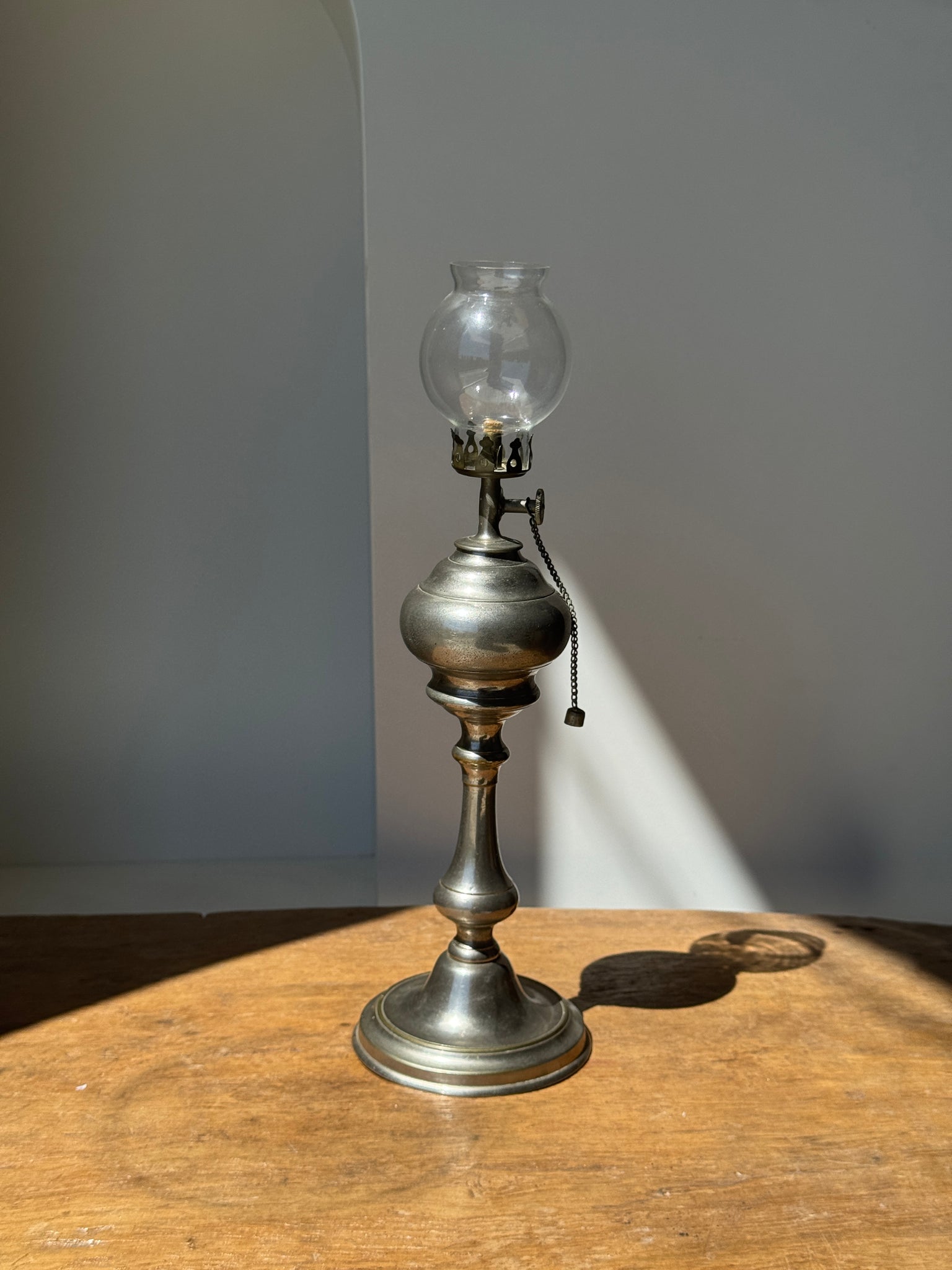 Lampe à huile argentée XIXe siècle H36