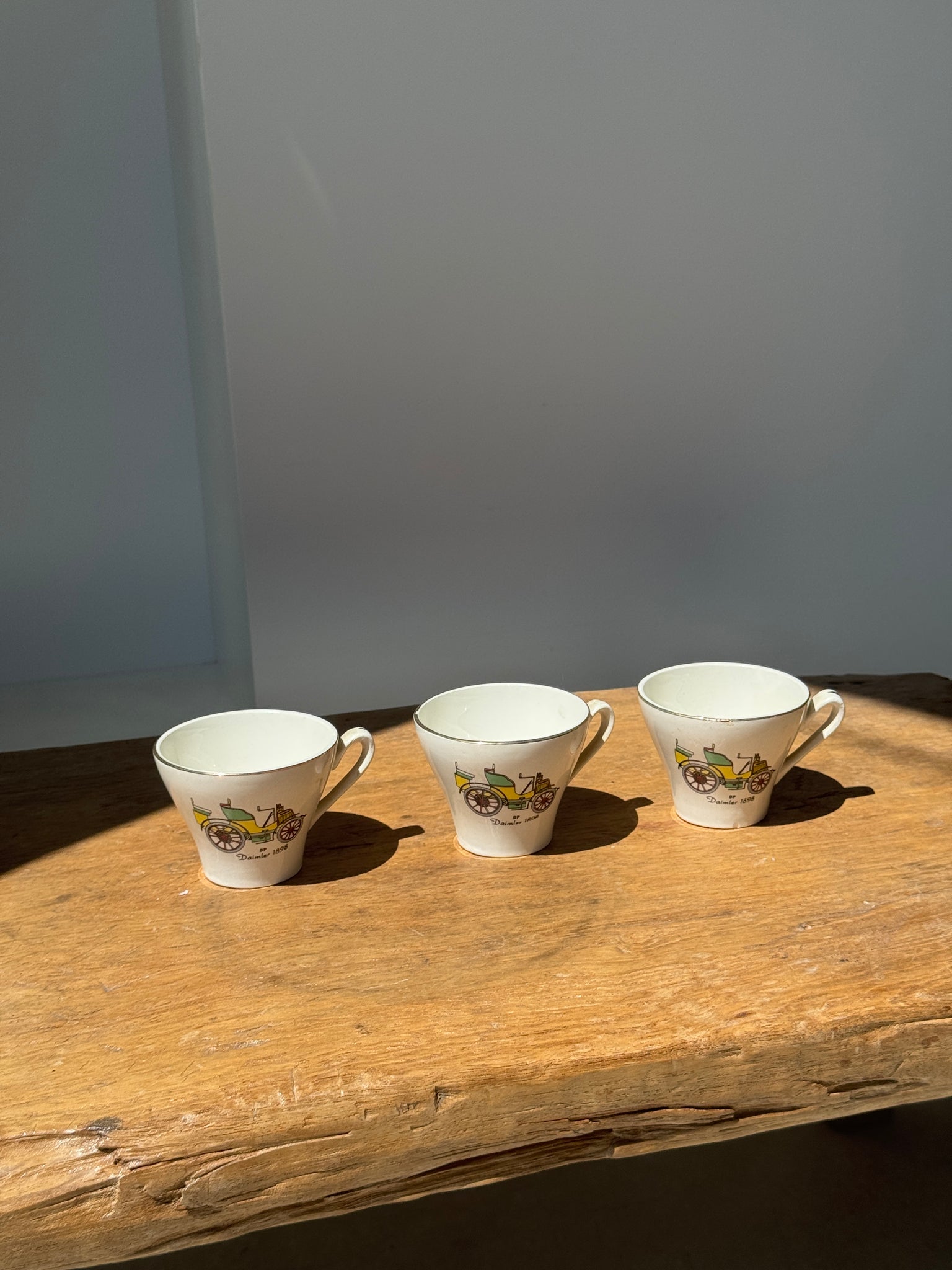 Lot de 3 tasses à café à motif de voitures anciennes