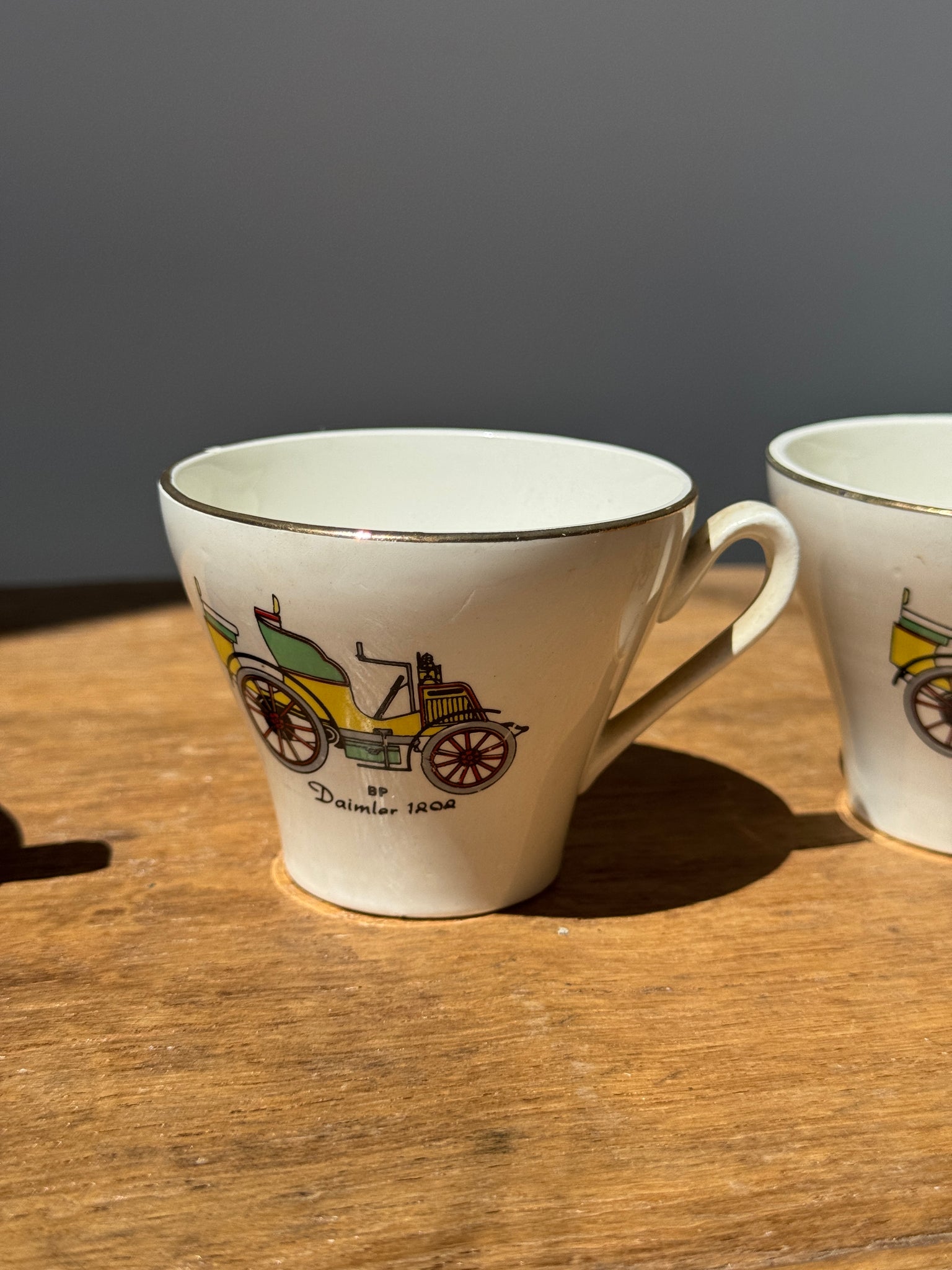 Lot de 3 tasses à café à motif de voitures anciennes
