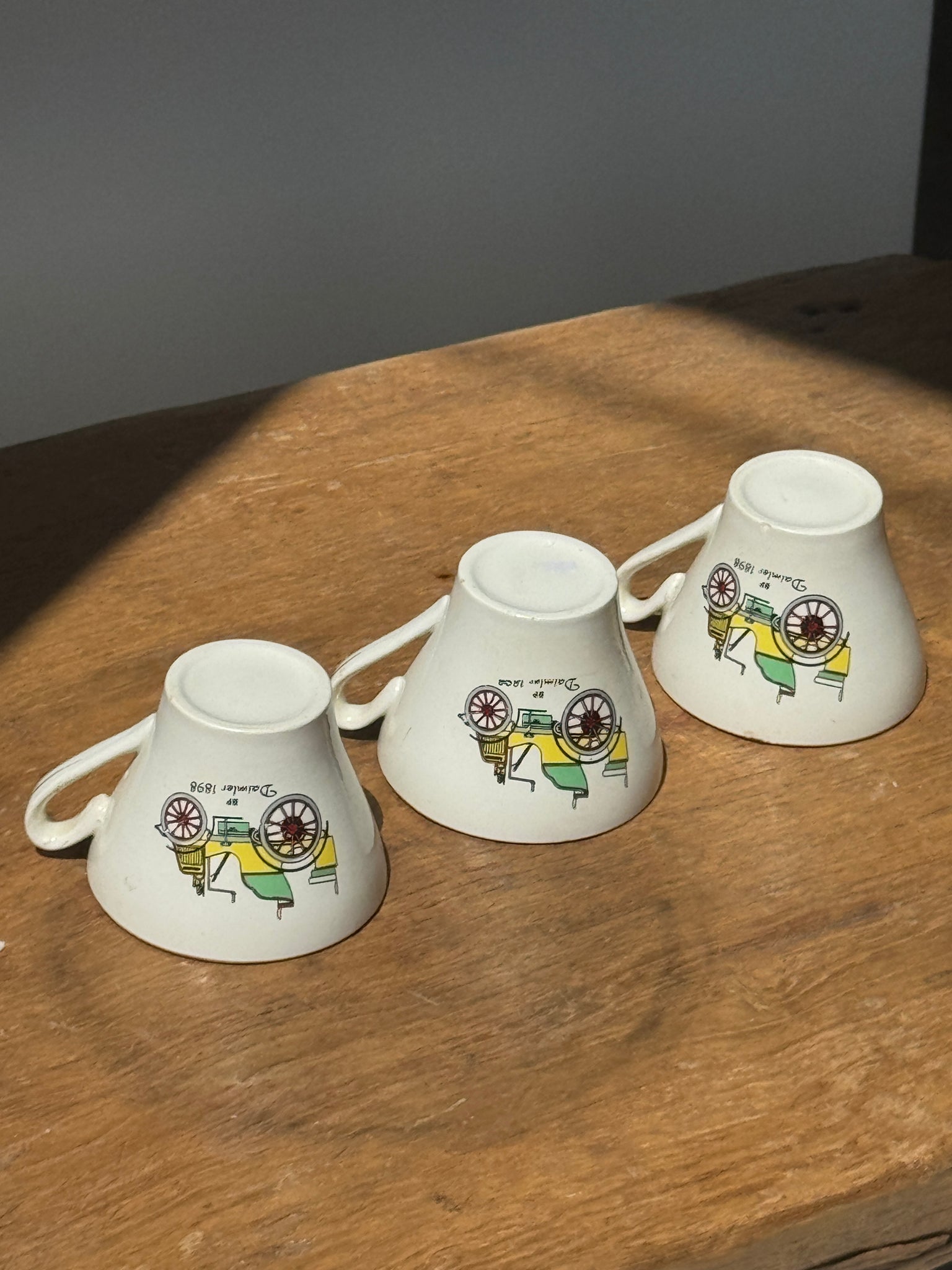 Lot de 3 tasses à café à motif de voitures anciennes