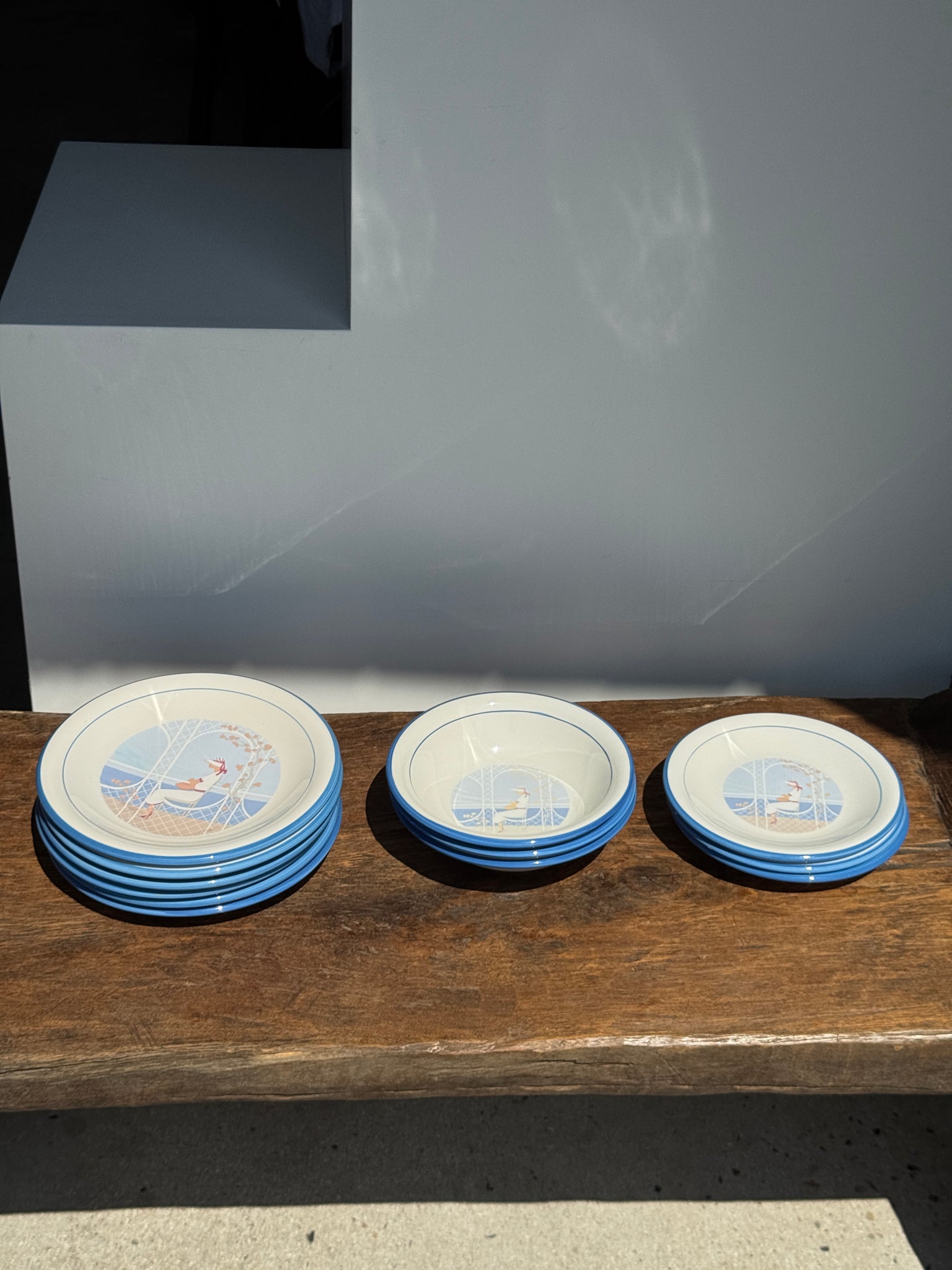 Lot de 3 assiettes creuses et 3 assiettes à dessert et 6 assiettes éclat, vaisselle italienne à motif de femmes en bord de mer