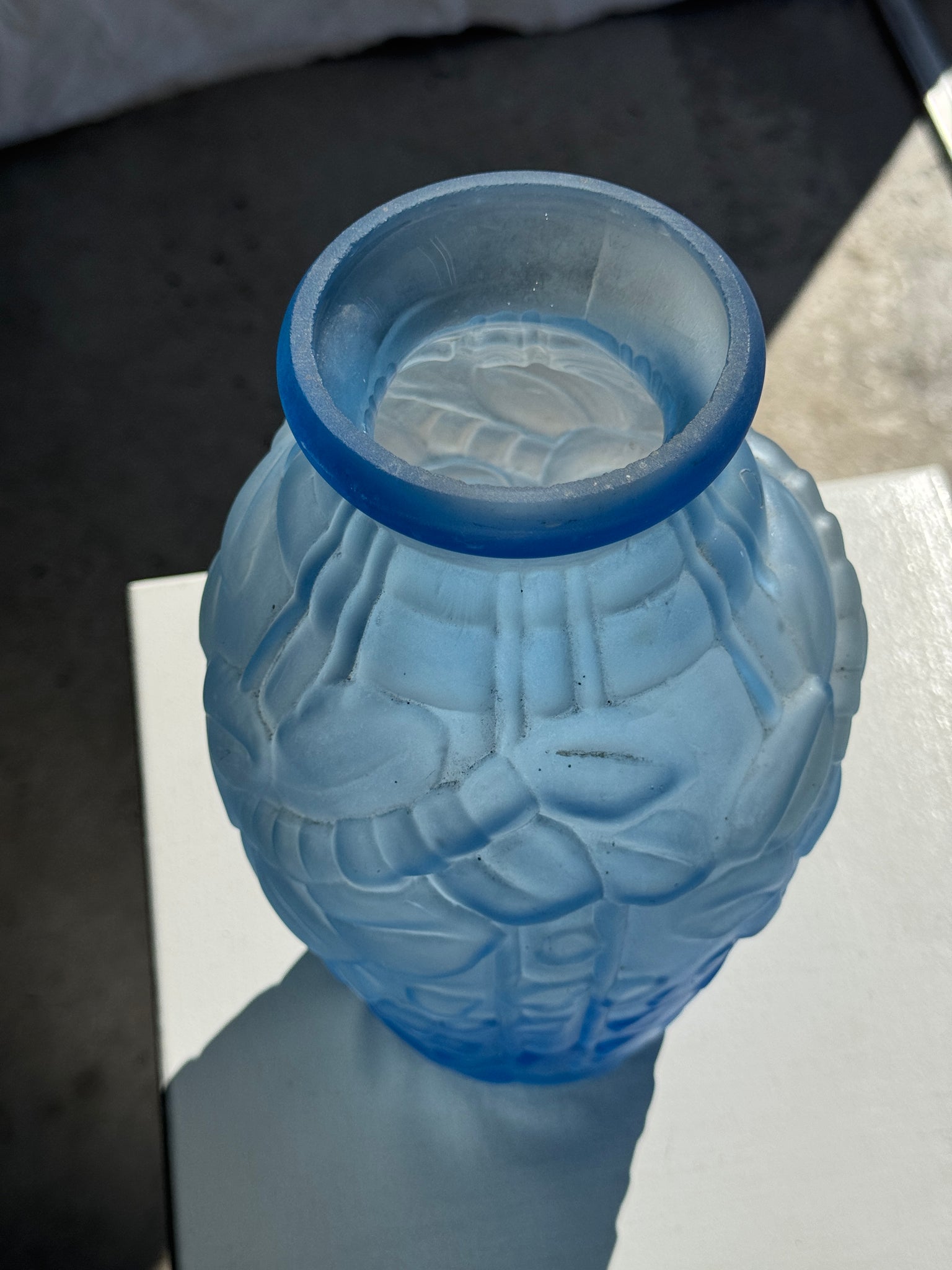 Vase vintage art déco en  verre bleu H27