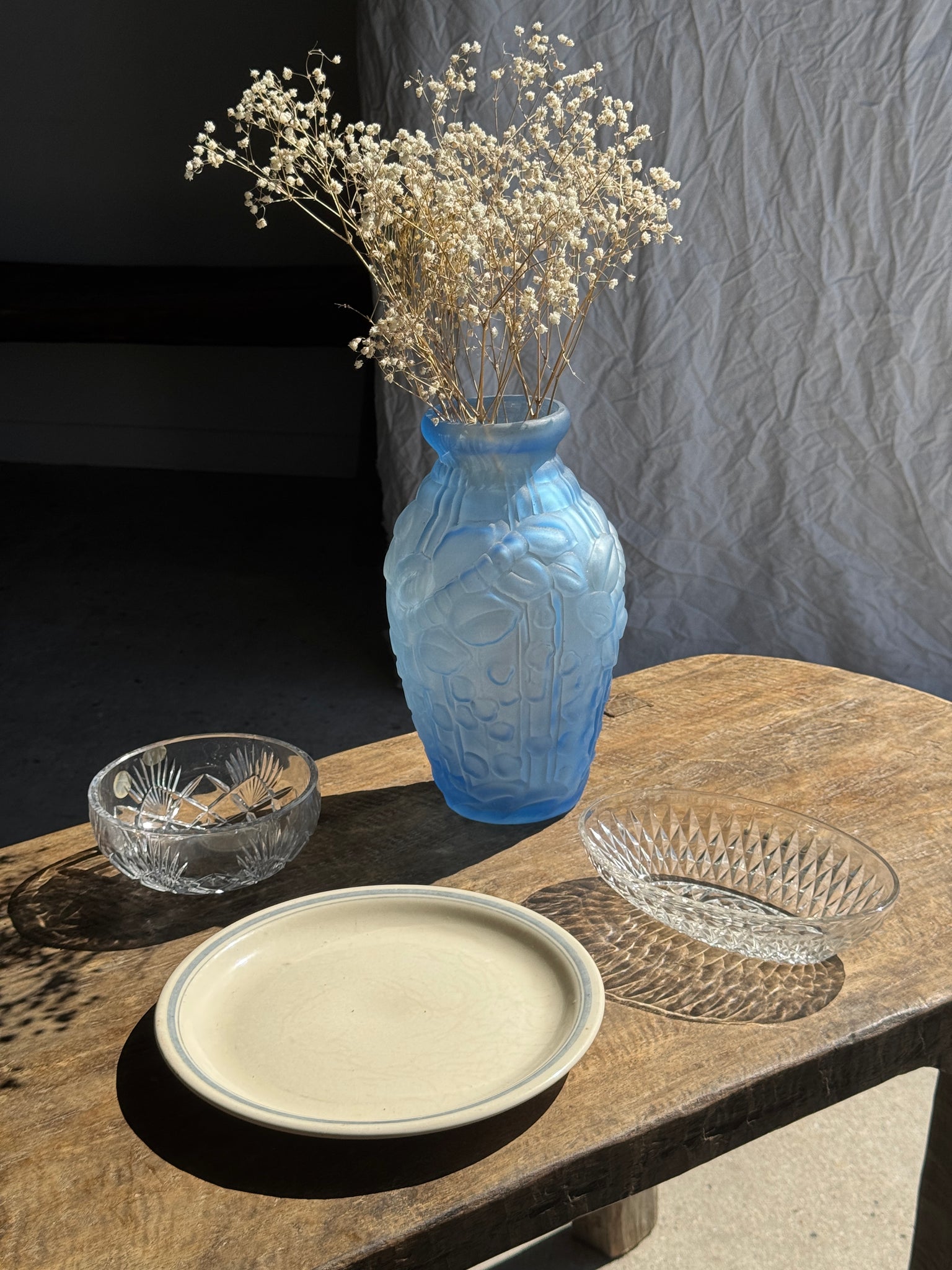 Vase vintage art déco en  verre bleu H27