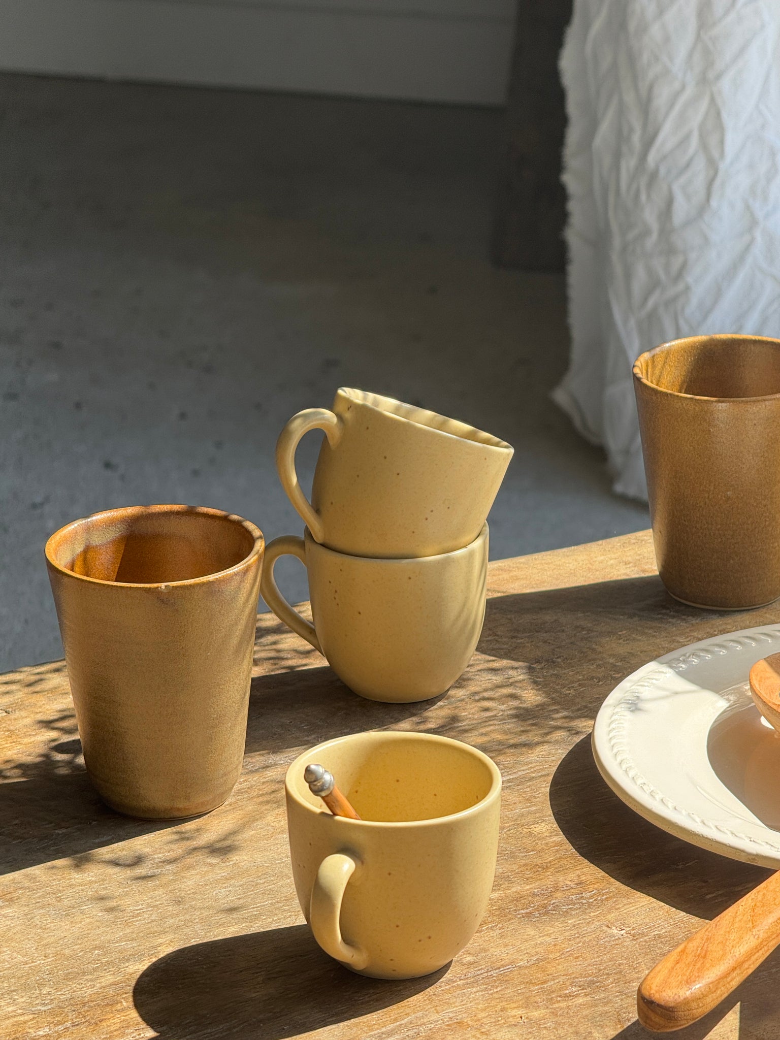 Lot de 6 petites tasses en grès véritable