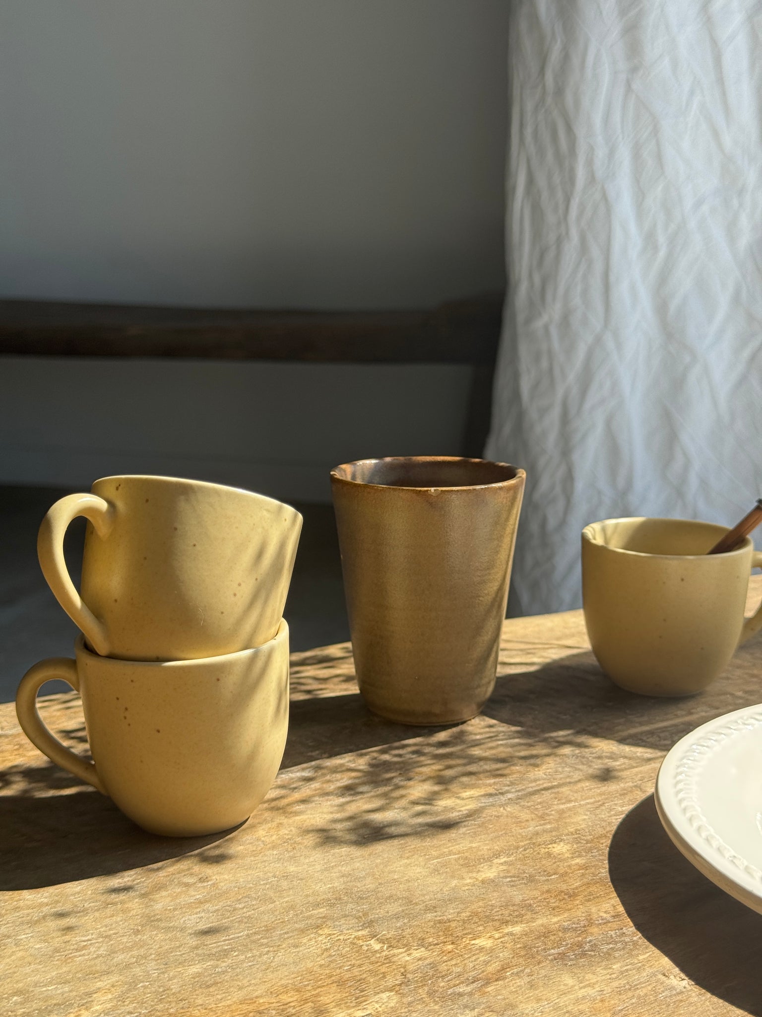Lot de 6 petites tasses en grès véritable