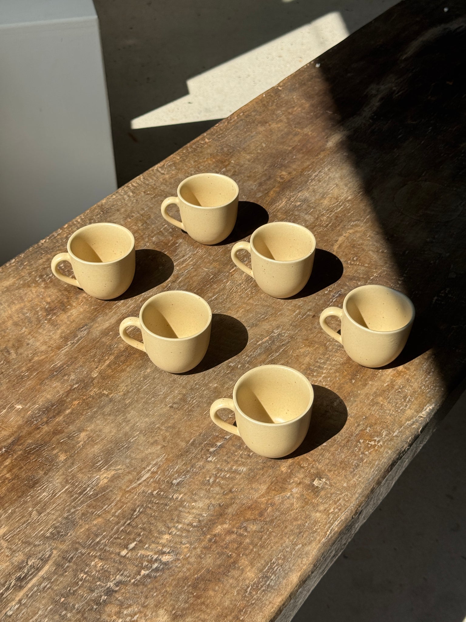 Lot de 6 petites tasses en grès véritable