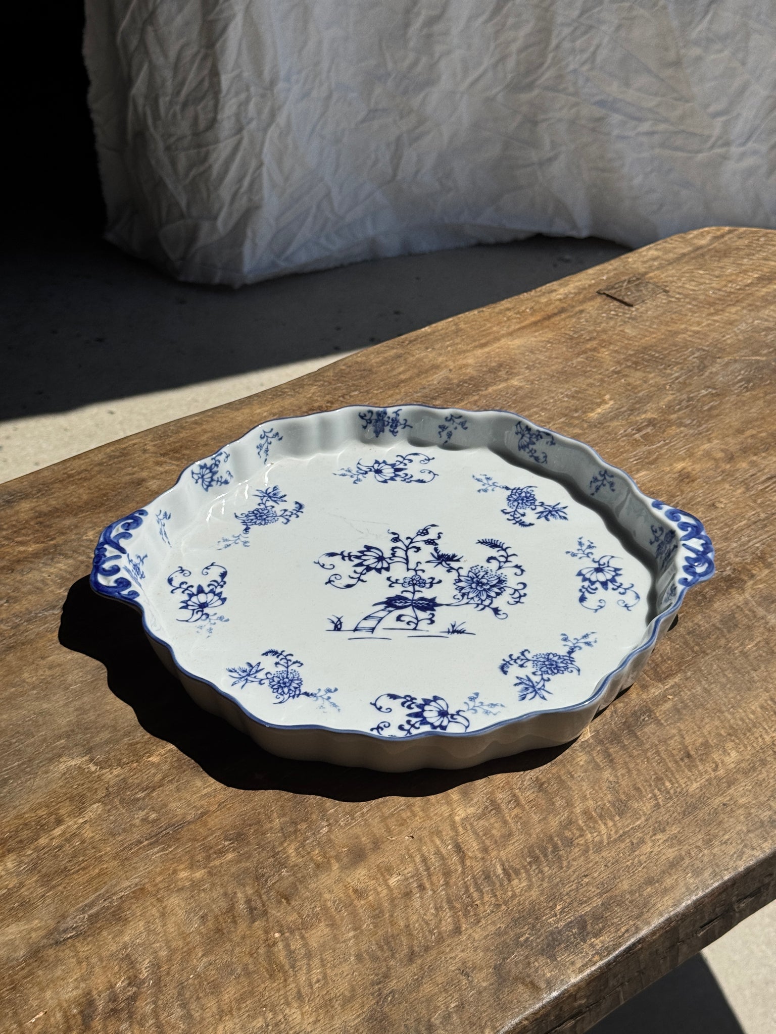 Plat à tarte ancien bleu et blanc D28