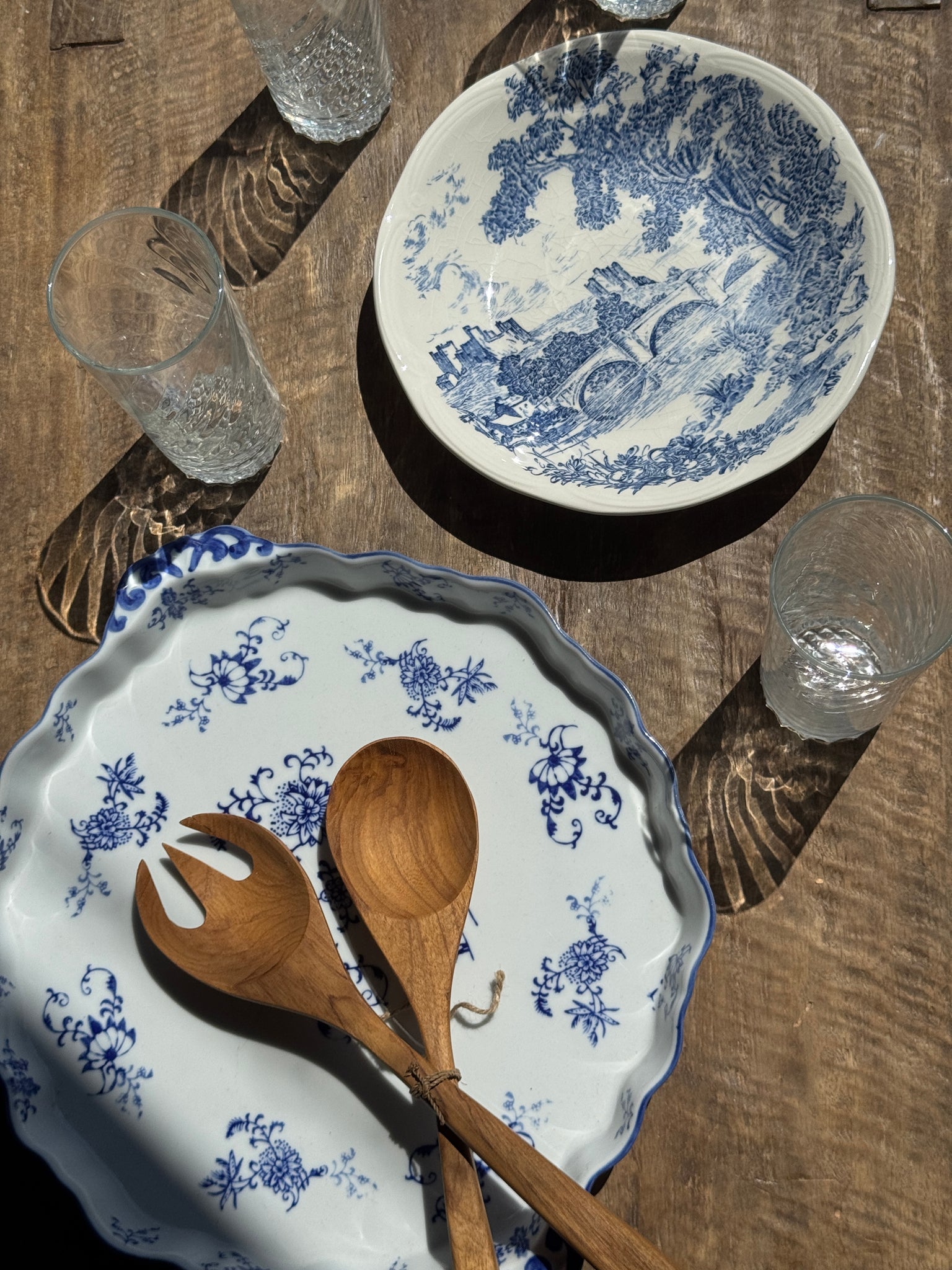 Petite assiette creuse faïence de Gien à motif de paysage bleu D21,5