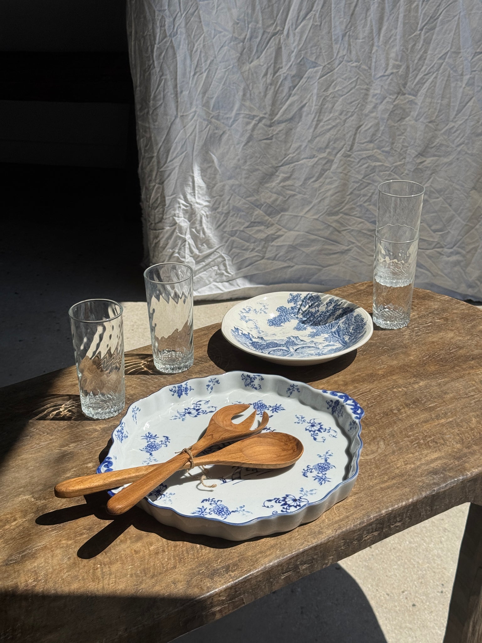 Petite assiette creuse faïence de Gien à motif de paysage bleu D21,5
