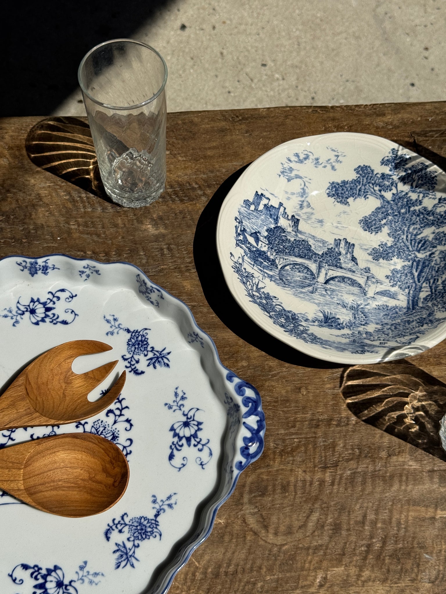 Petite assiette creuse faïence de Gien à motif de paysage bleu D21,5