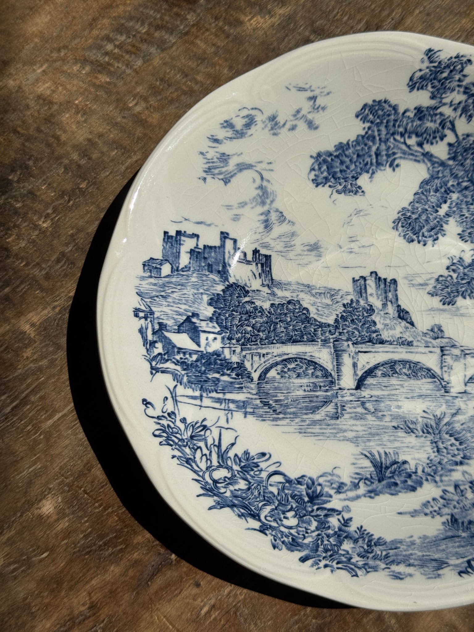 Petite assiette creuse faïence de Gien à motif de paysage bleu D21,5