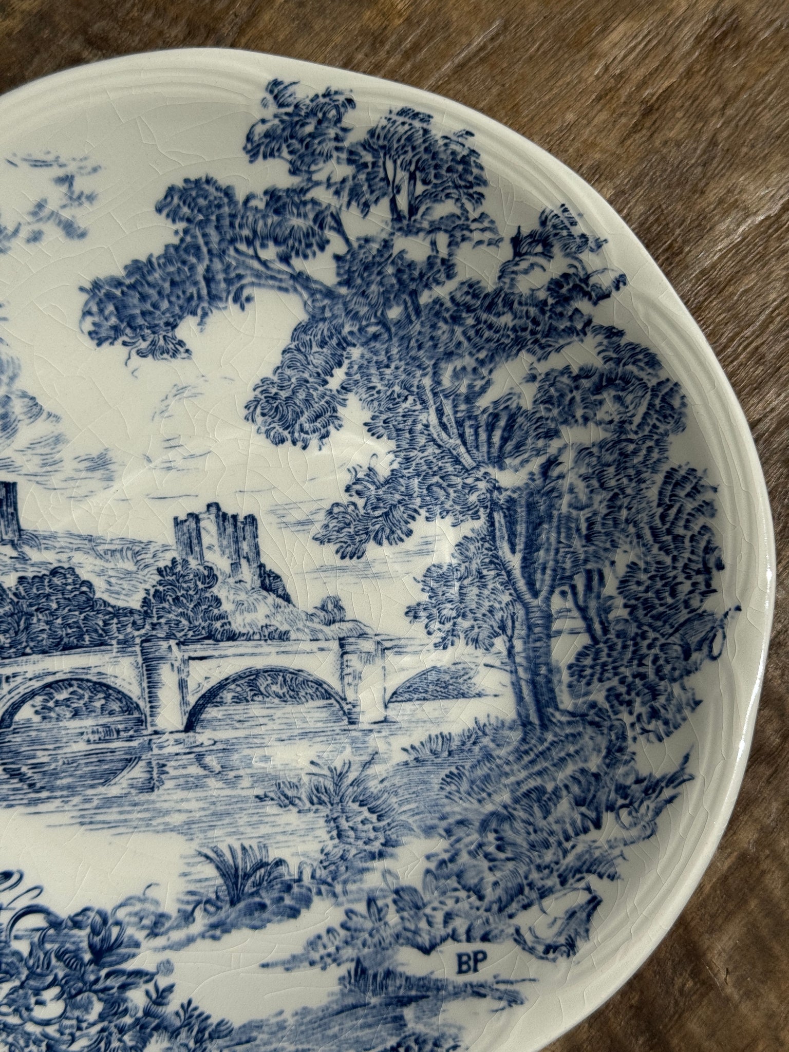 Petite assiette creuse faïence de Gien à motif de paysage bleu D21,5