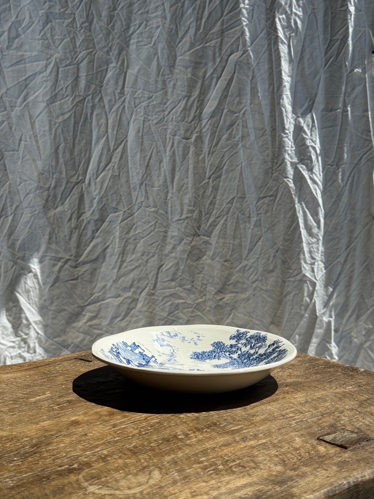 Petite assiette creuse faïence de Gien à motif de paysage bleu D21,5