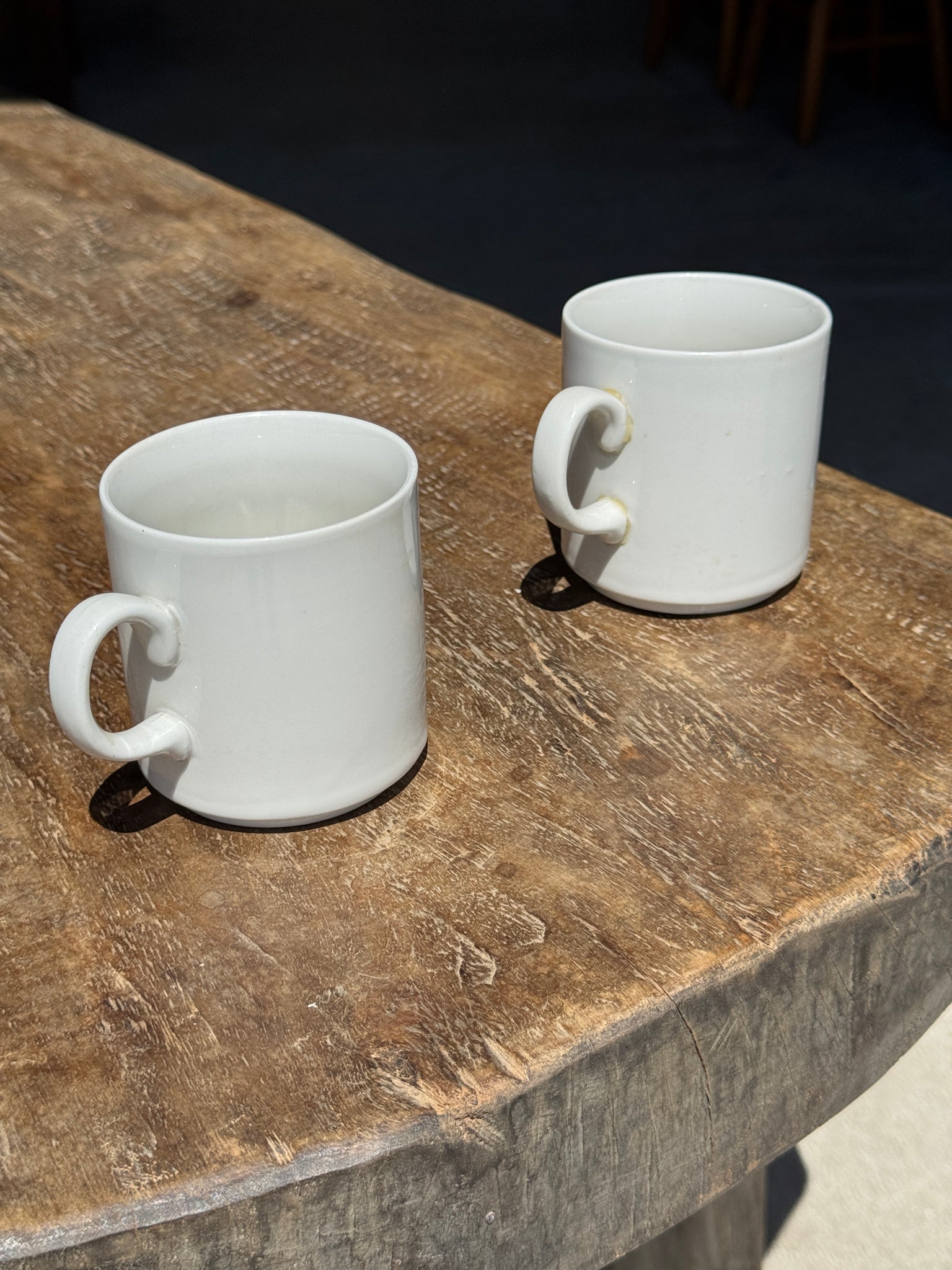 Paire de mugs à motifs de femmes stylisées italienne