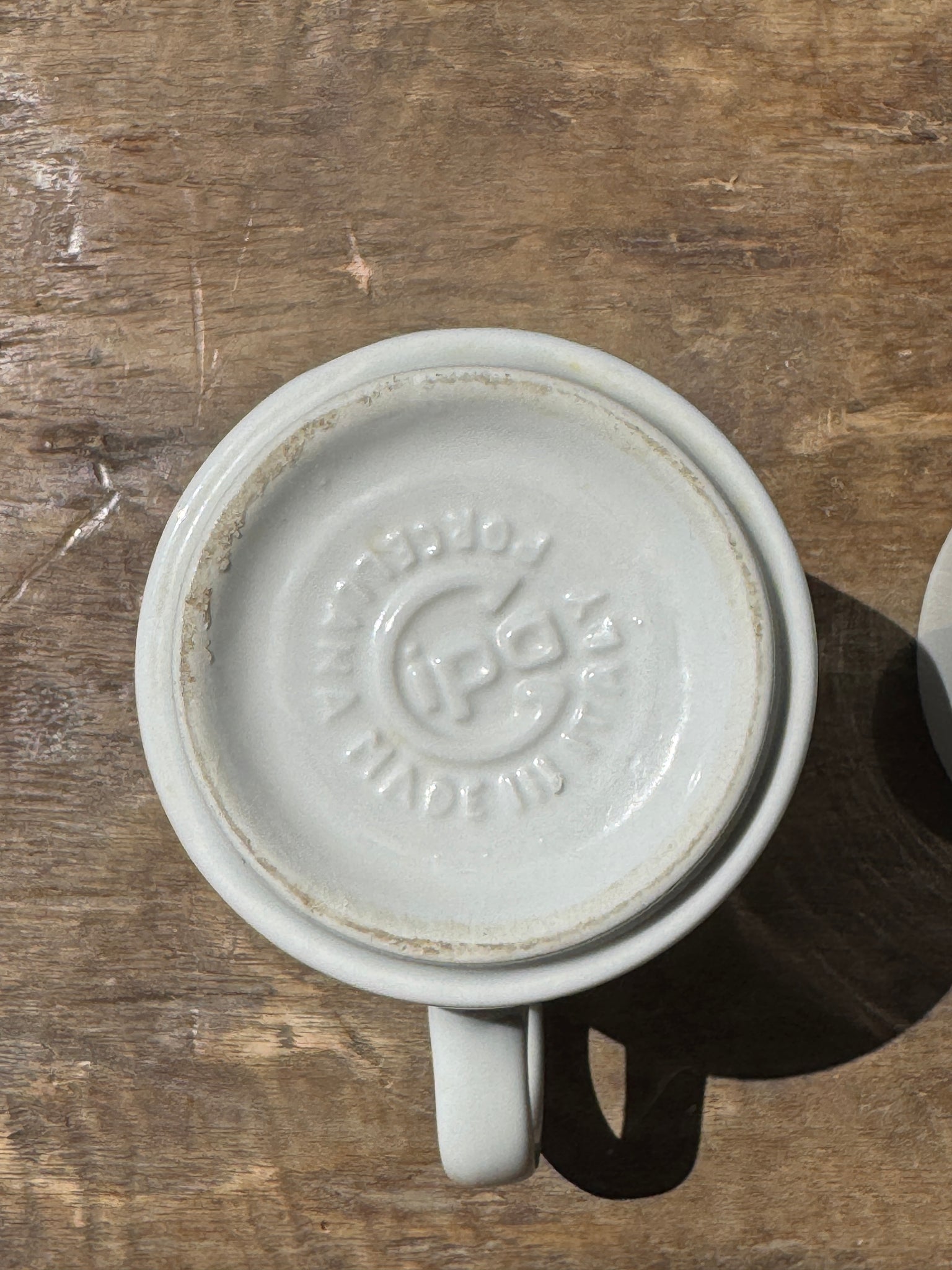 Paire de mugs à motifs de femmes stylisées italienne
