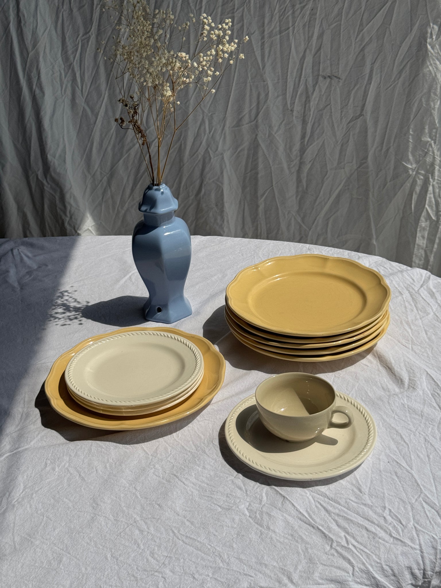 Lot de 4 petites assiettes à dessert blanches vintage D21