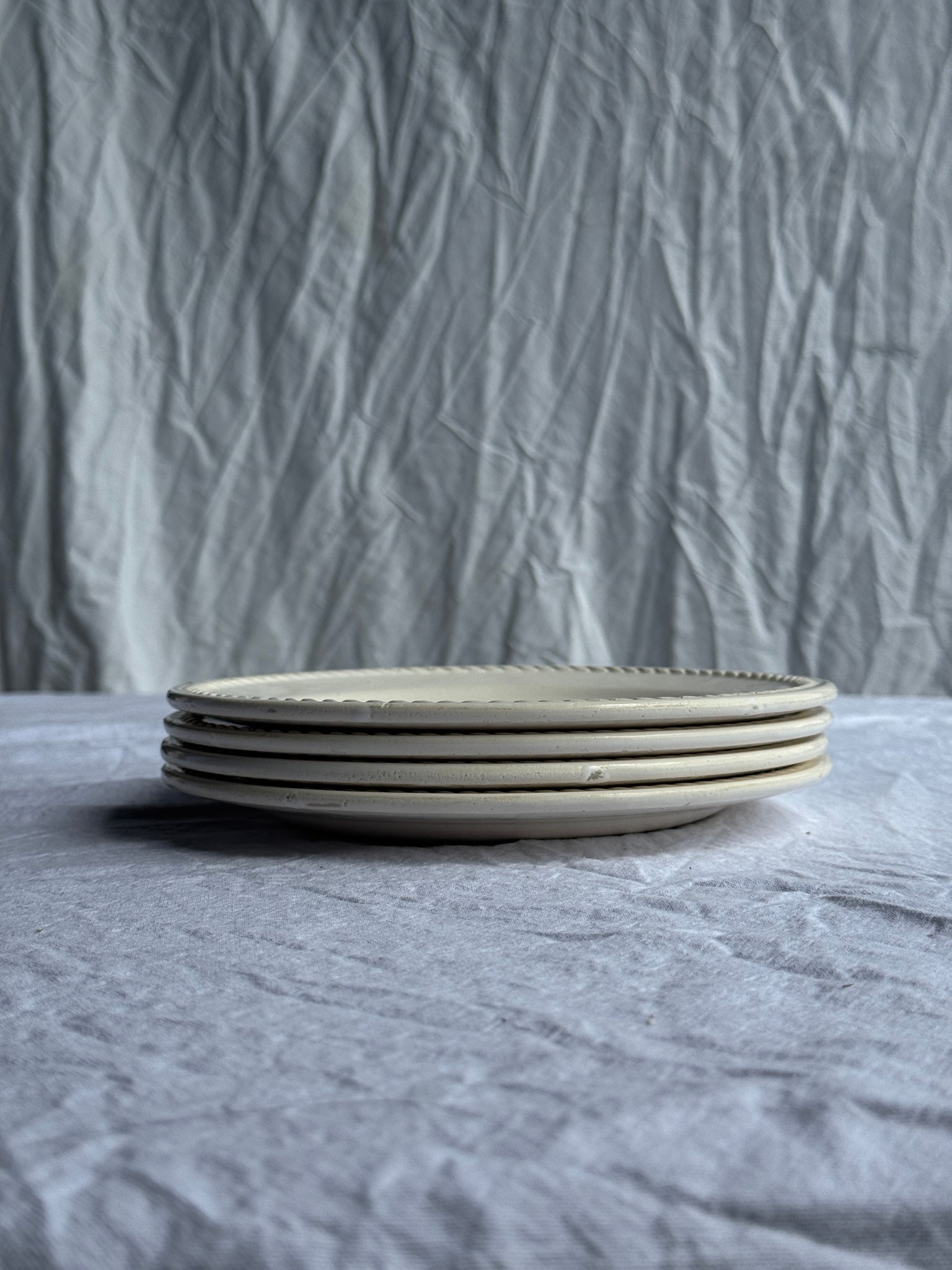 Lot de 4 petites assiettes à dessert blanches vintage D21