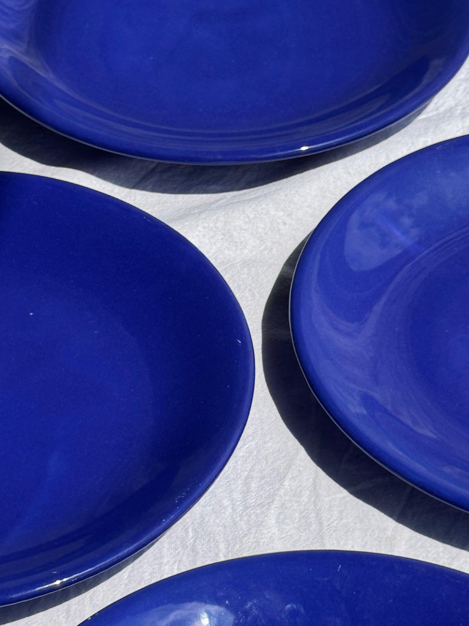 Lot de 4 assiettes bleues plates italiennes D28,5