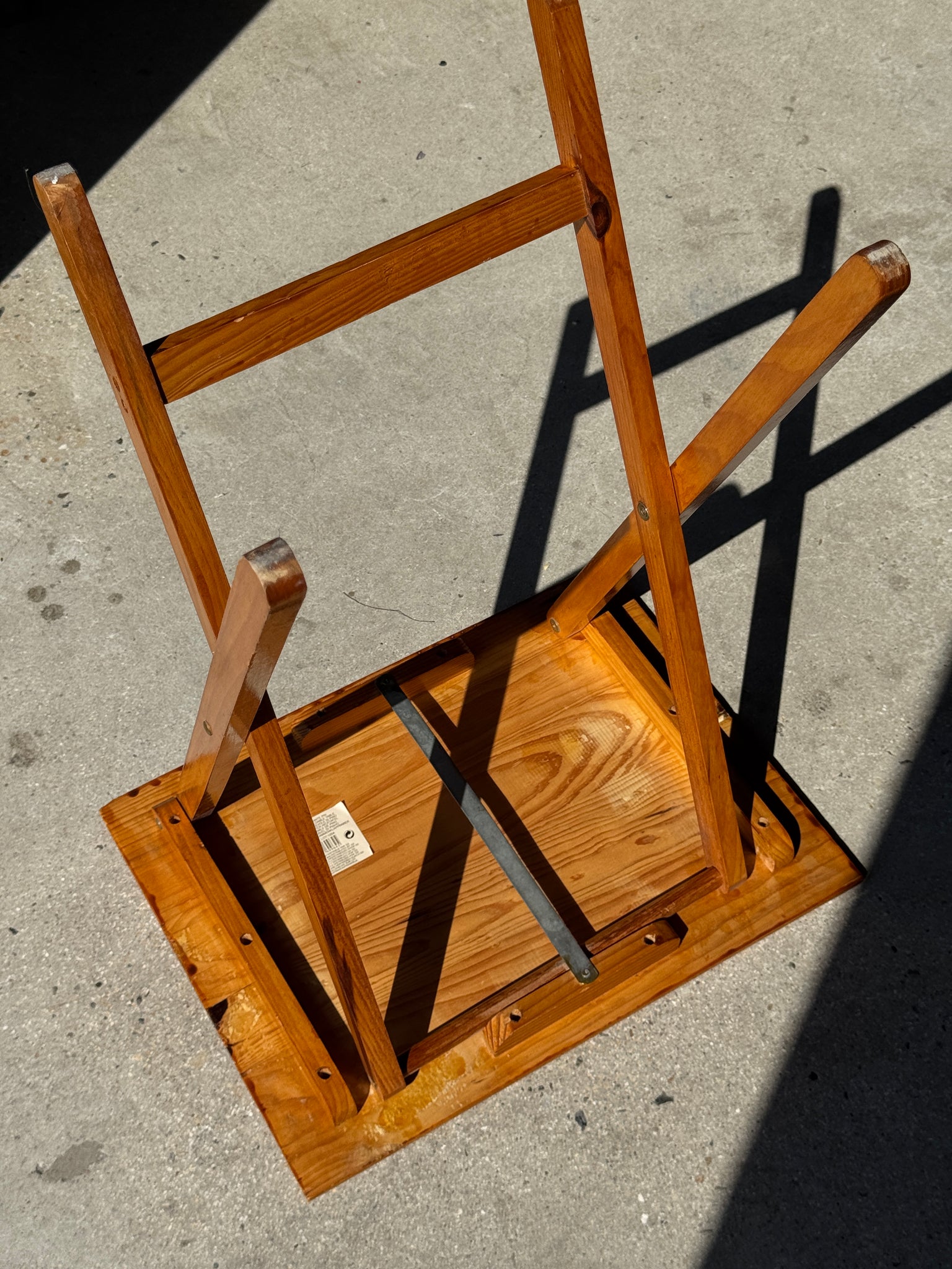 Petite table d'appoint pliante en pin H65 x 37 x 48,5
