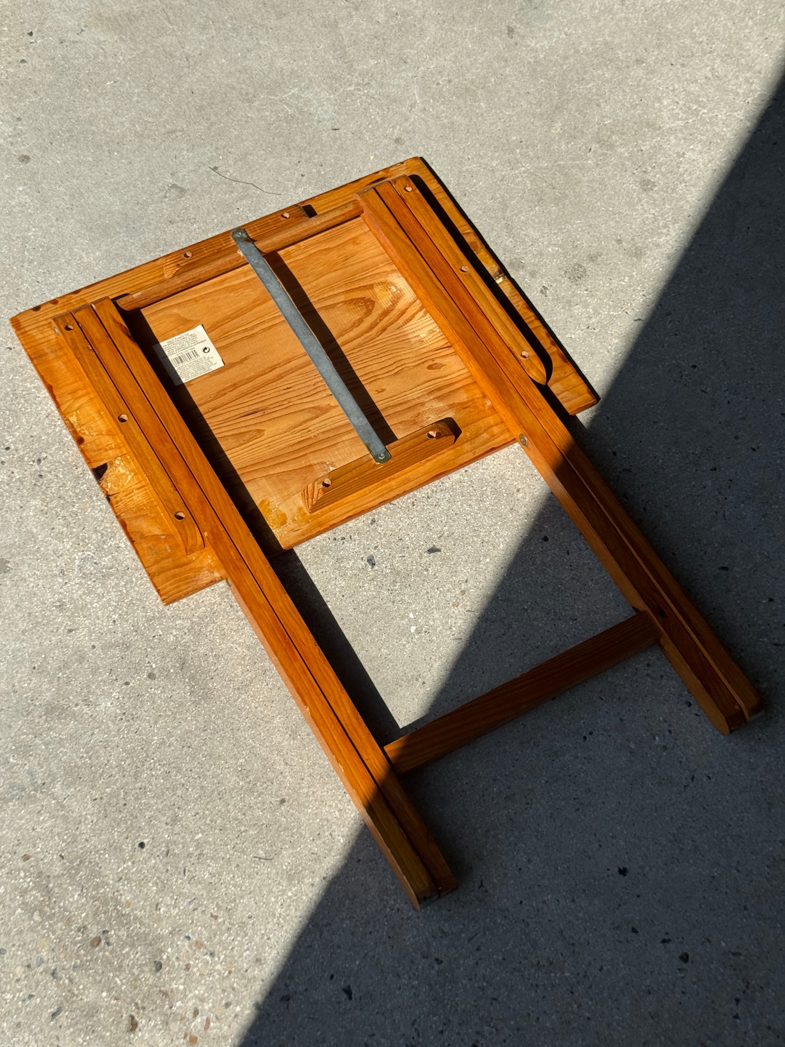 Petite table d'appoint pliante en pin H65 x 37 x 48,5