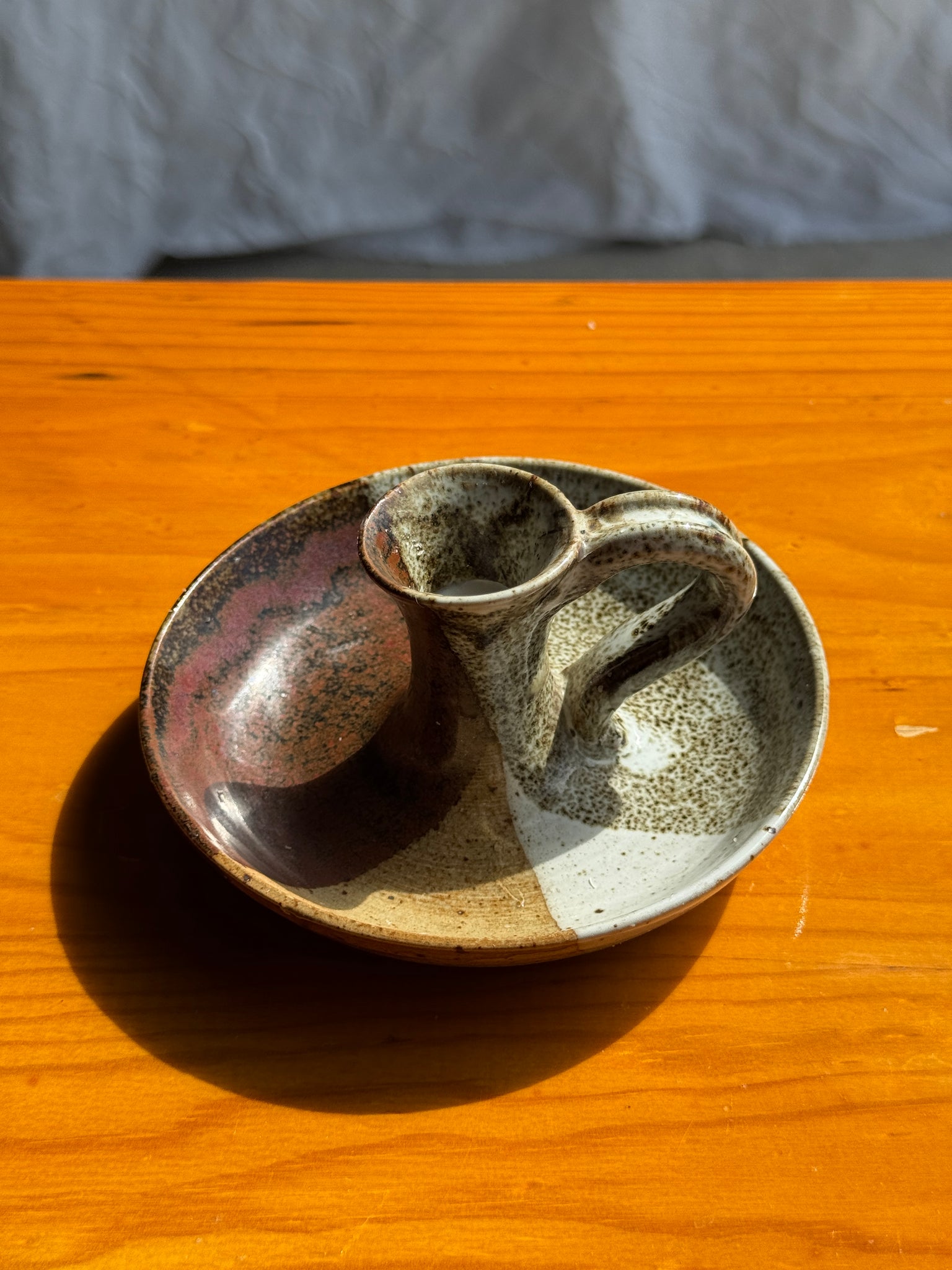 Petit bougeoir à main en grès bicolore brun et gris H6,5
